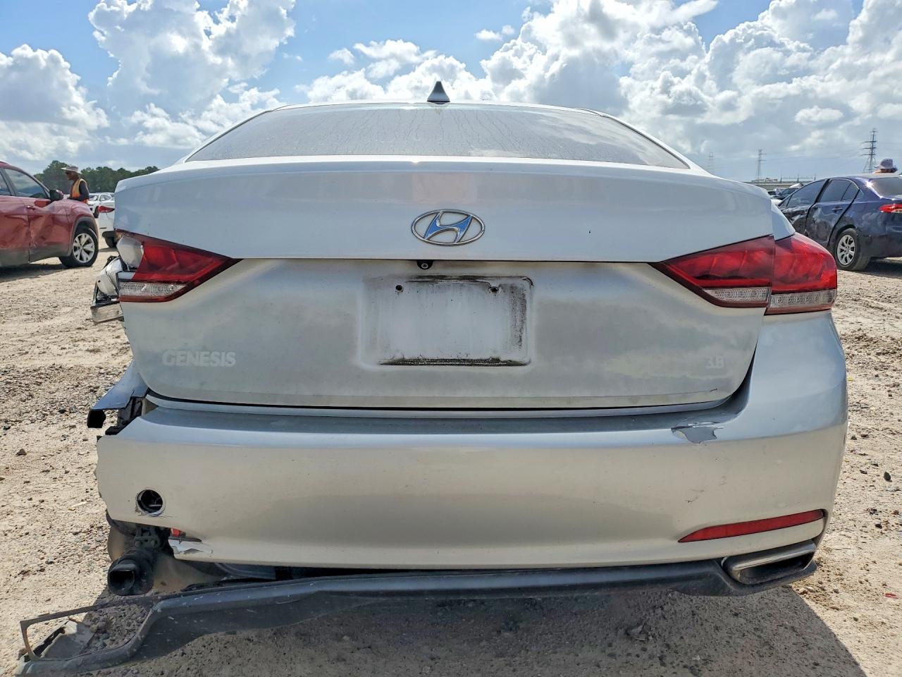 2015 Hyundai Genesis 3.8l Silver vin: KMHGN4JE9FU095303