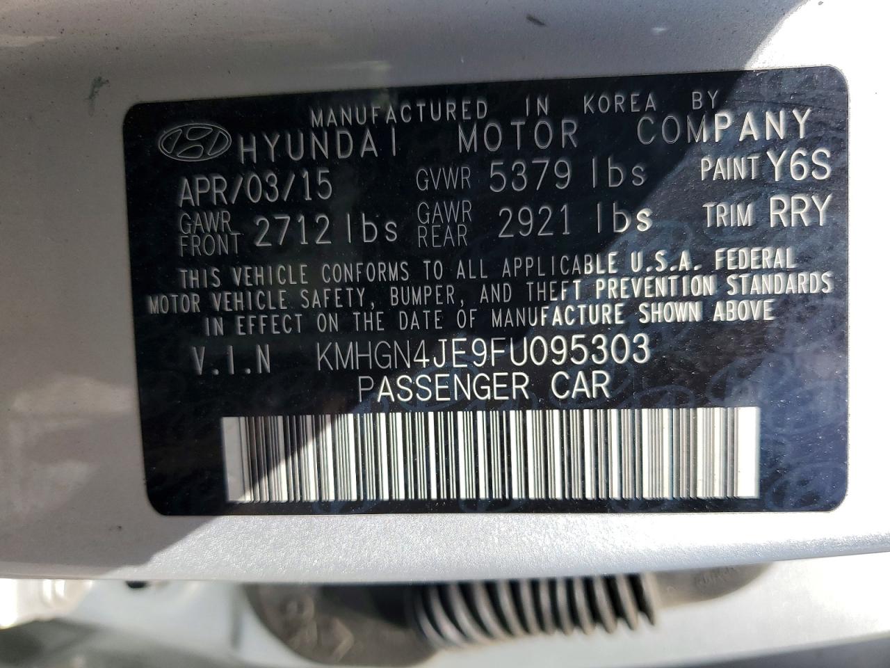 2015 Hyundai Genesis 3.8l Silver vin: KMHGN4JE9FU095303