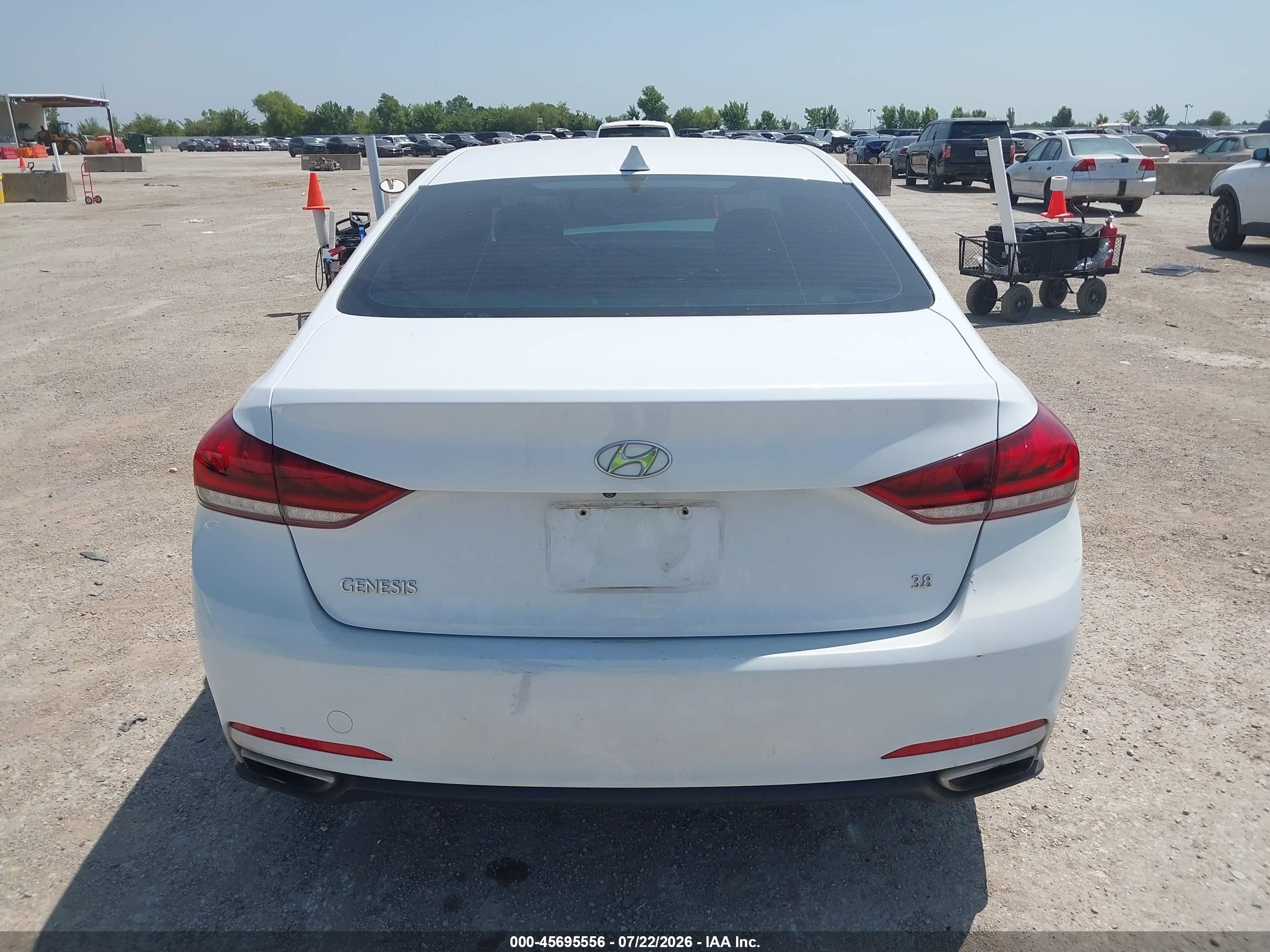 2015 Hyundai Genesis 3.8 Белый vin: KMHGN4JE9FU101908