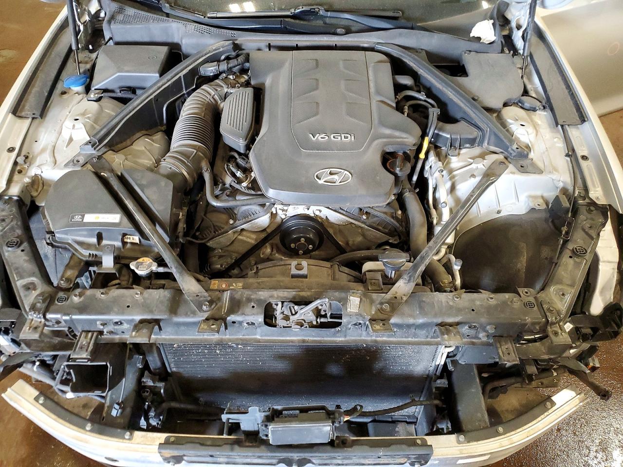 2015 Hyundai Genesis 3.8l Silver vin: KMHGN4JEXFU022845