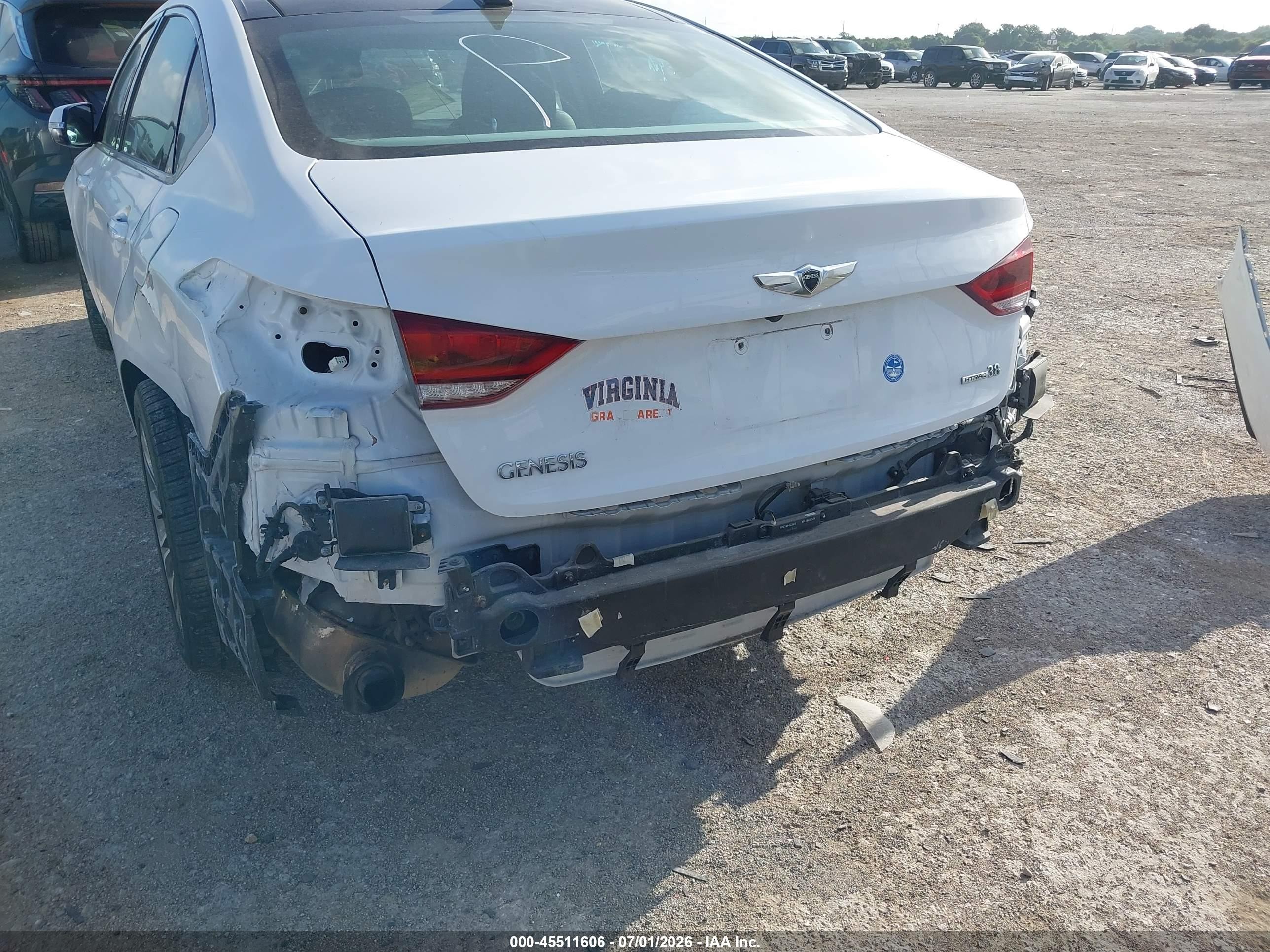 2015 Hyundai Genesis 3.8 Белый vin: KMHGN4JEXFU037569