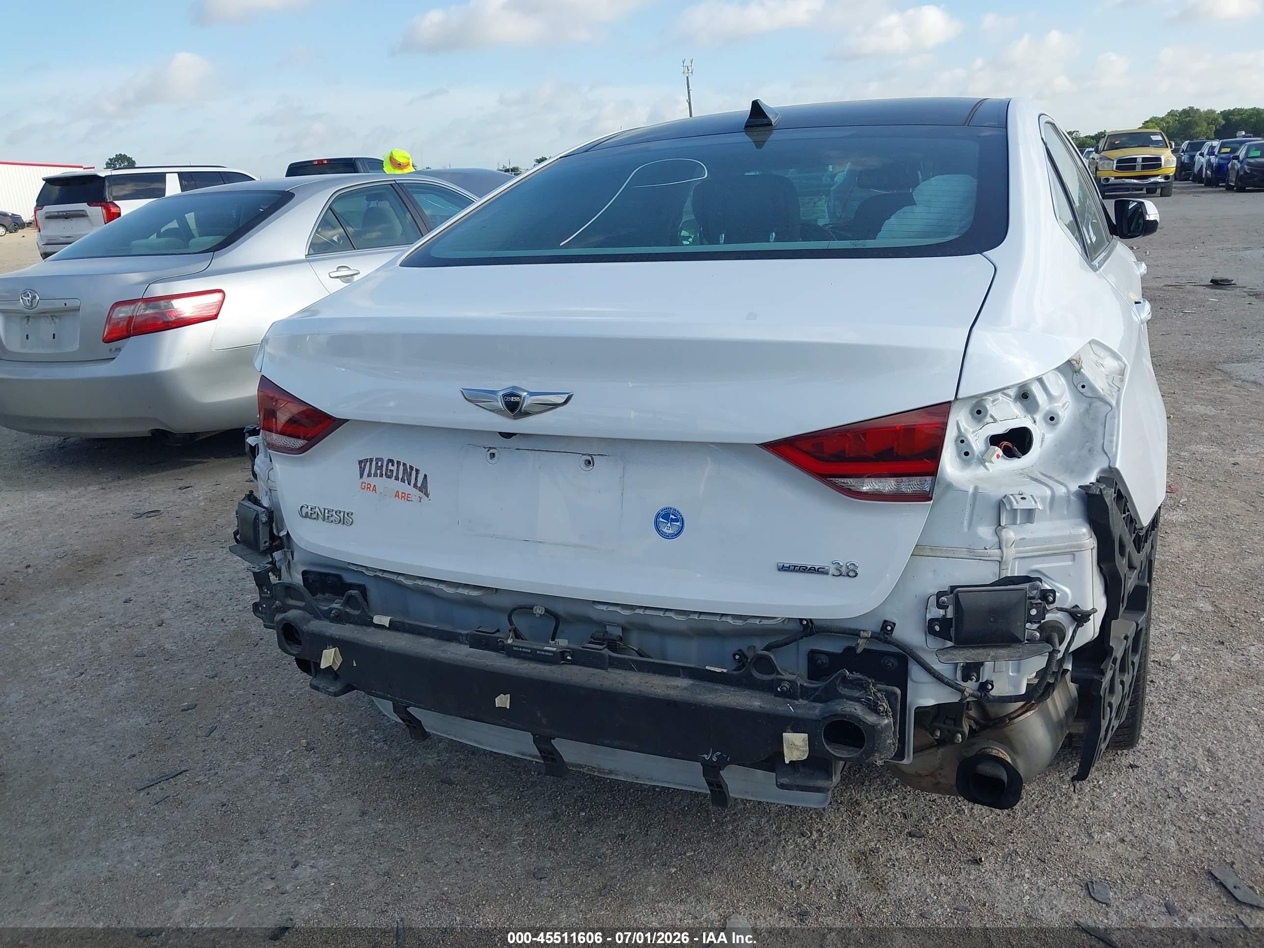 2015 Hyundai Genesis 3.8 Белый vin: KMHGN4JEXFU037569