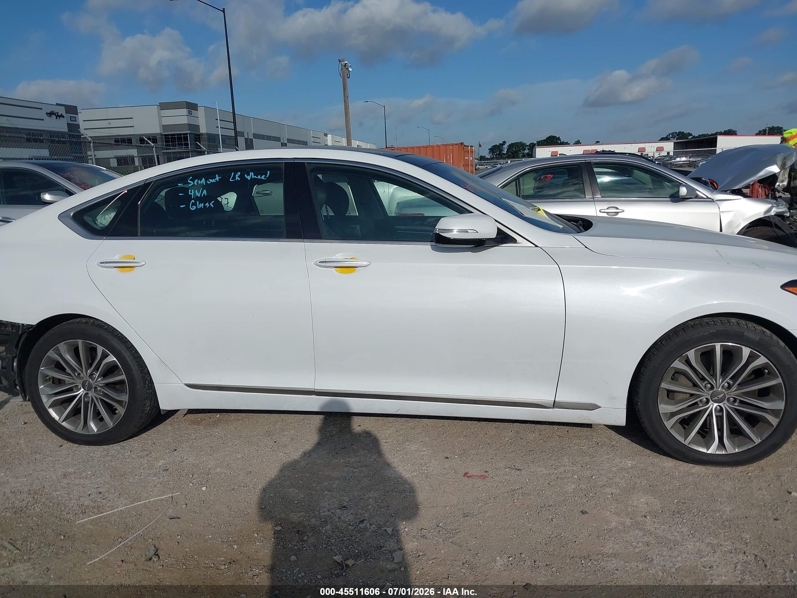 2015 Hyundai Genesis 3.8 Белый vin: KMHGN4JEXFU037569