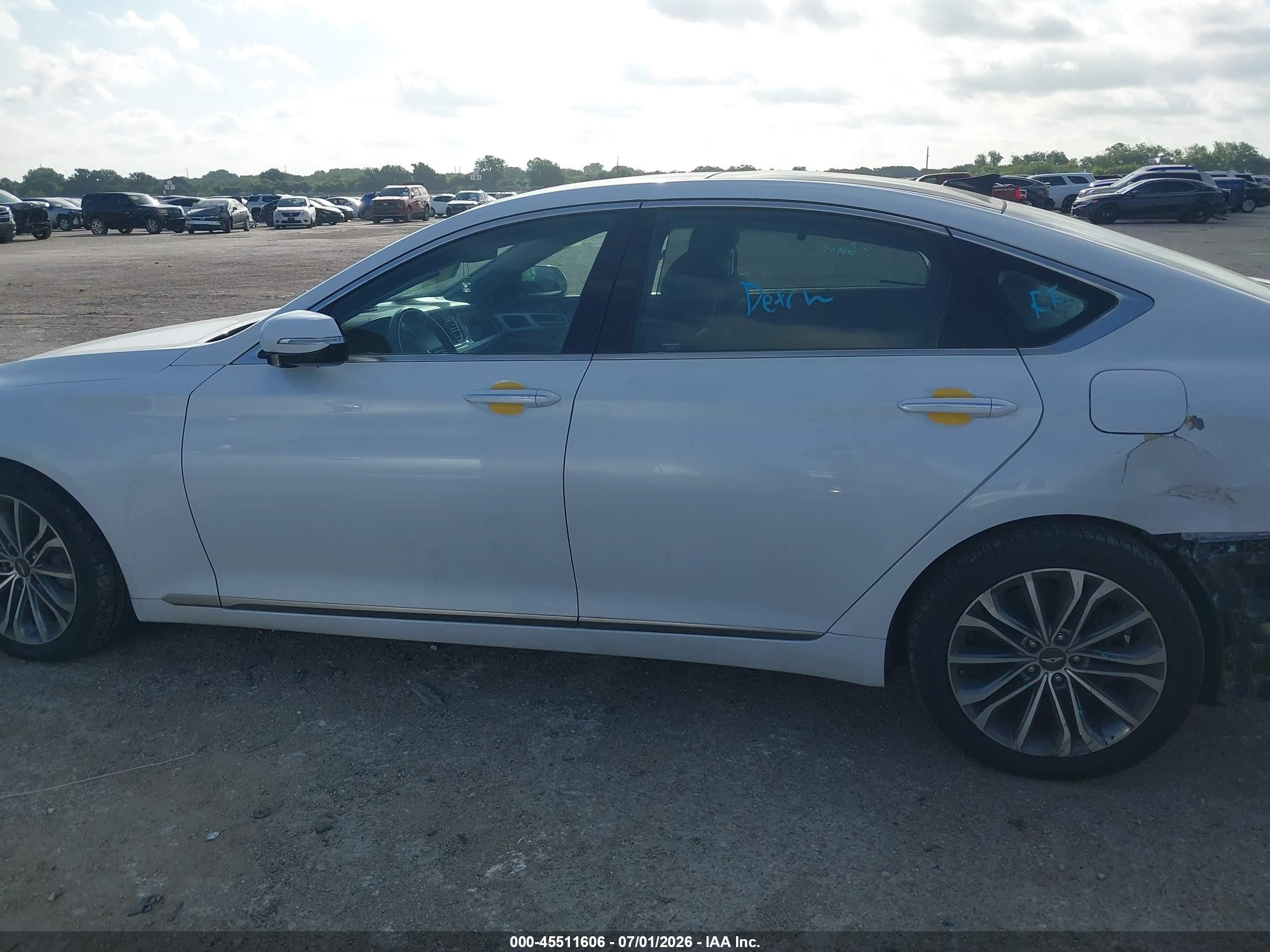 2015 Hyundai Genesis 3.8 Белый vin: KMHGN4JEXFU037569
