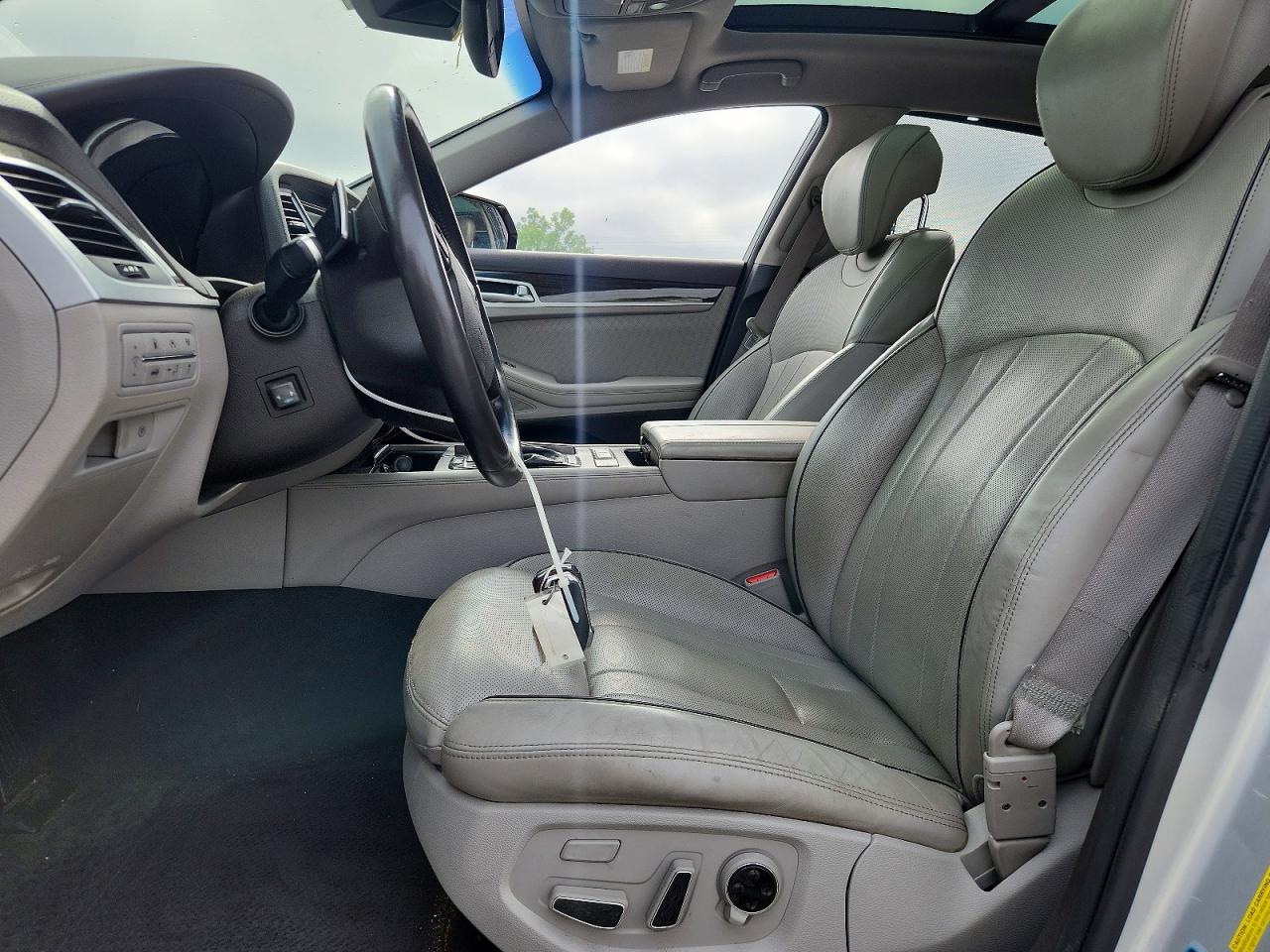 2015 Hyundai Genesis 3.8l Silver vin: KMHGN4JEXFU039113