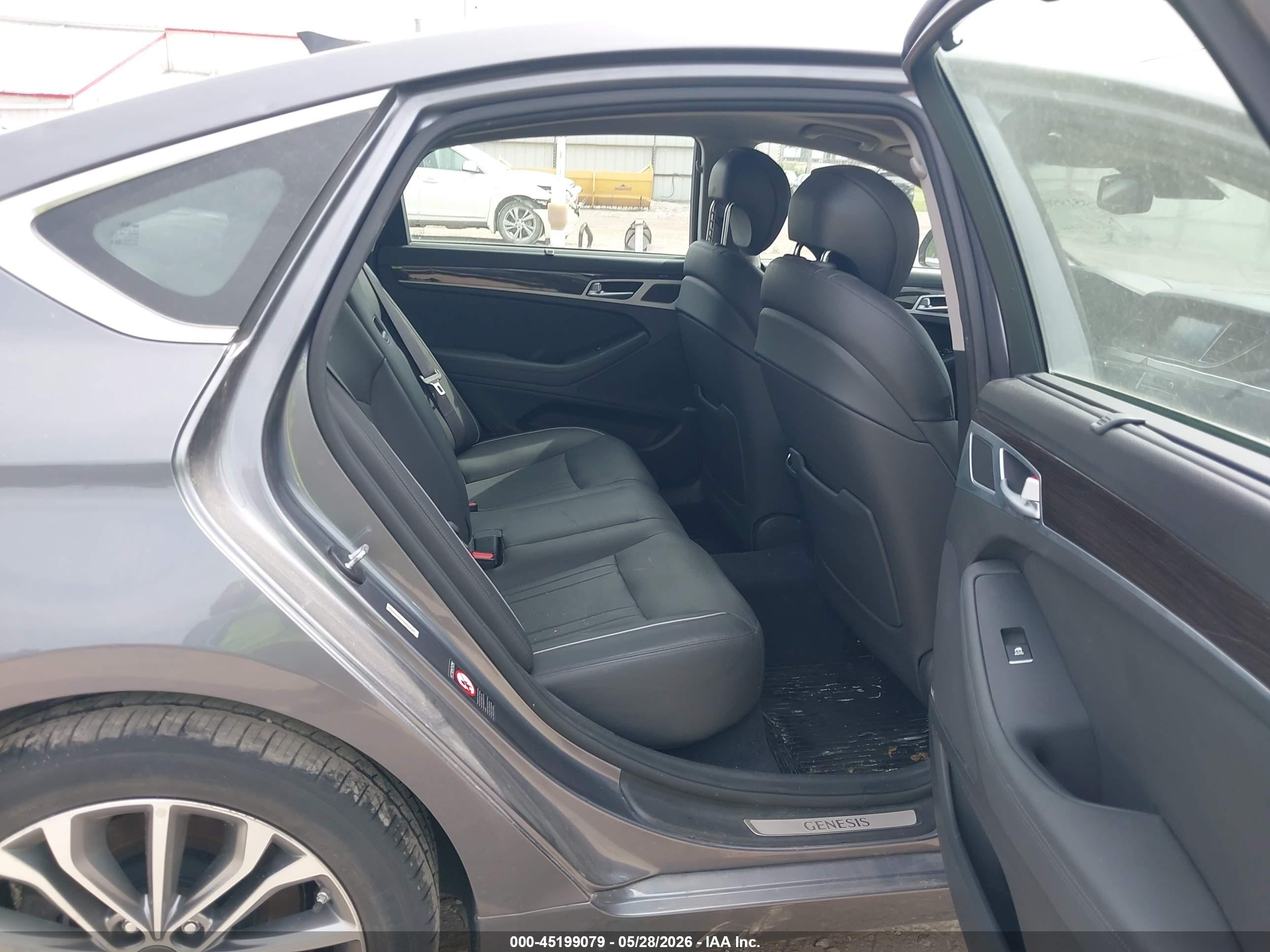 2015 Hyundai Genesis 3.8 Серый vin: KMHGN4JEXFU048748