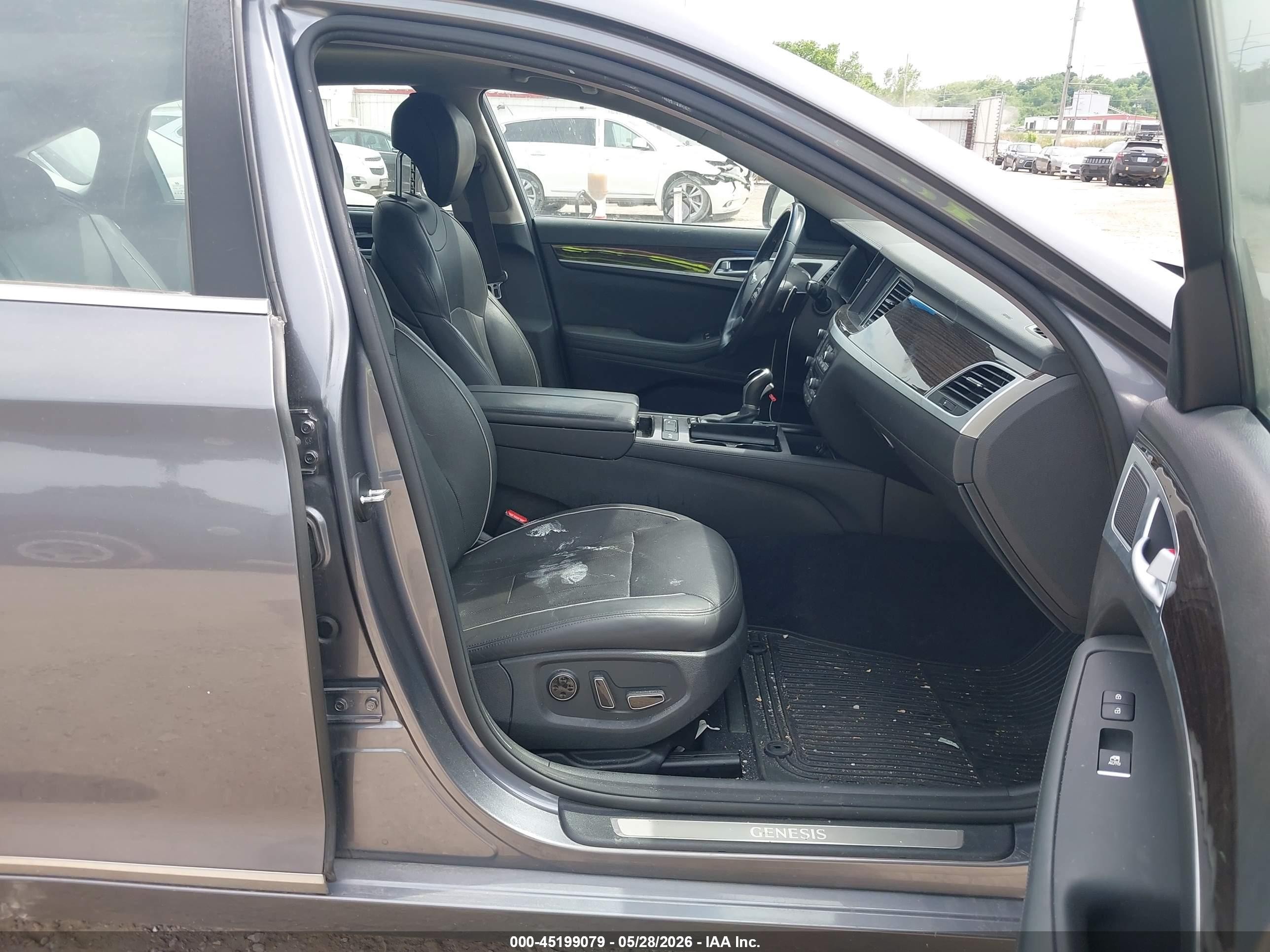 2015 Hyundai Genesis 3.8 Серый vin: KMHGN4JEXFU048748