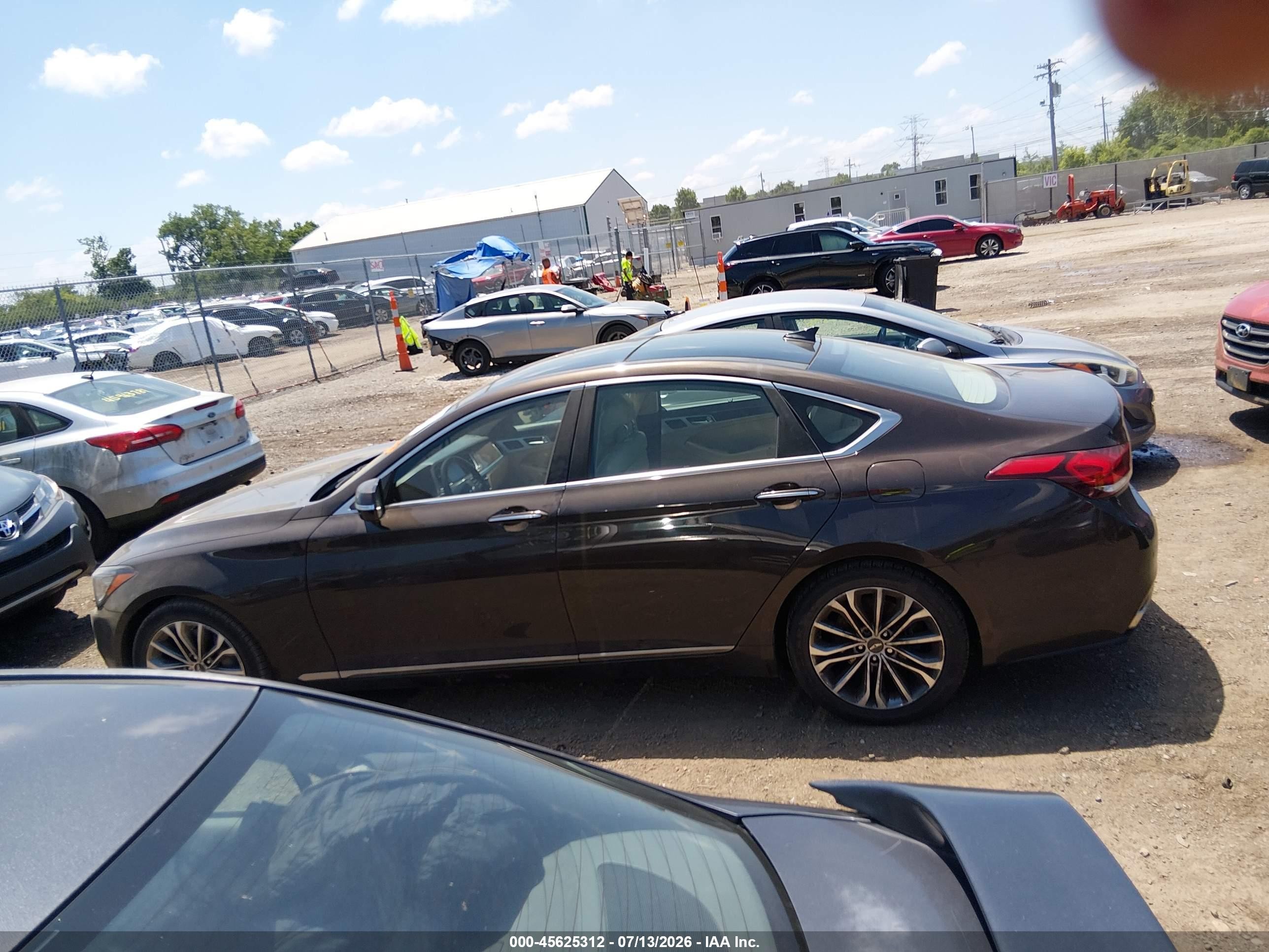 2015 Hyundai Genesis 3.8 Champagne vin: KMHGN4JEXFU064318