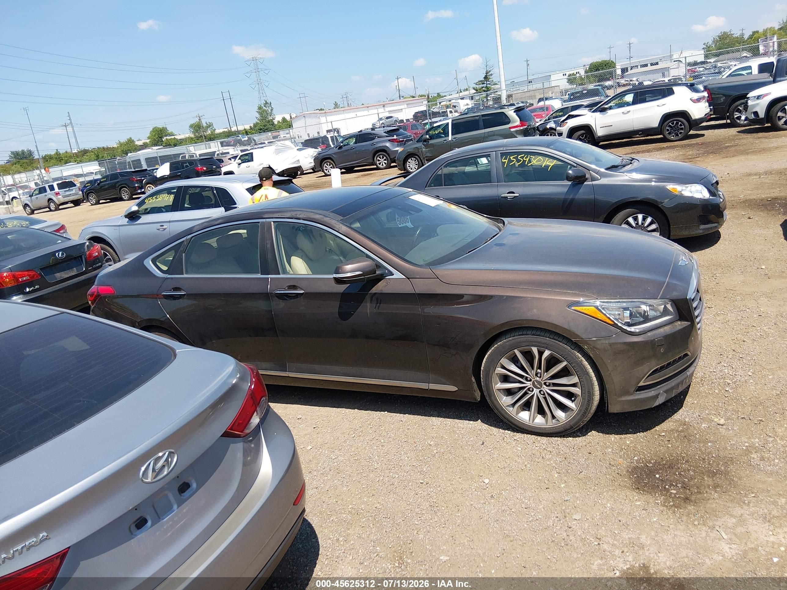 2015 Hyundai Genesis 3.8 Champagne vin: KMHGN4JEXFU064318