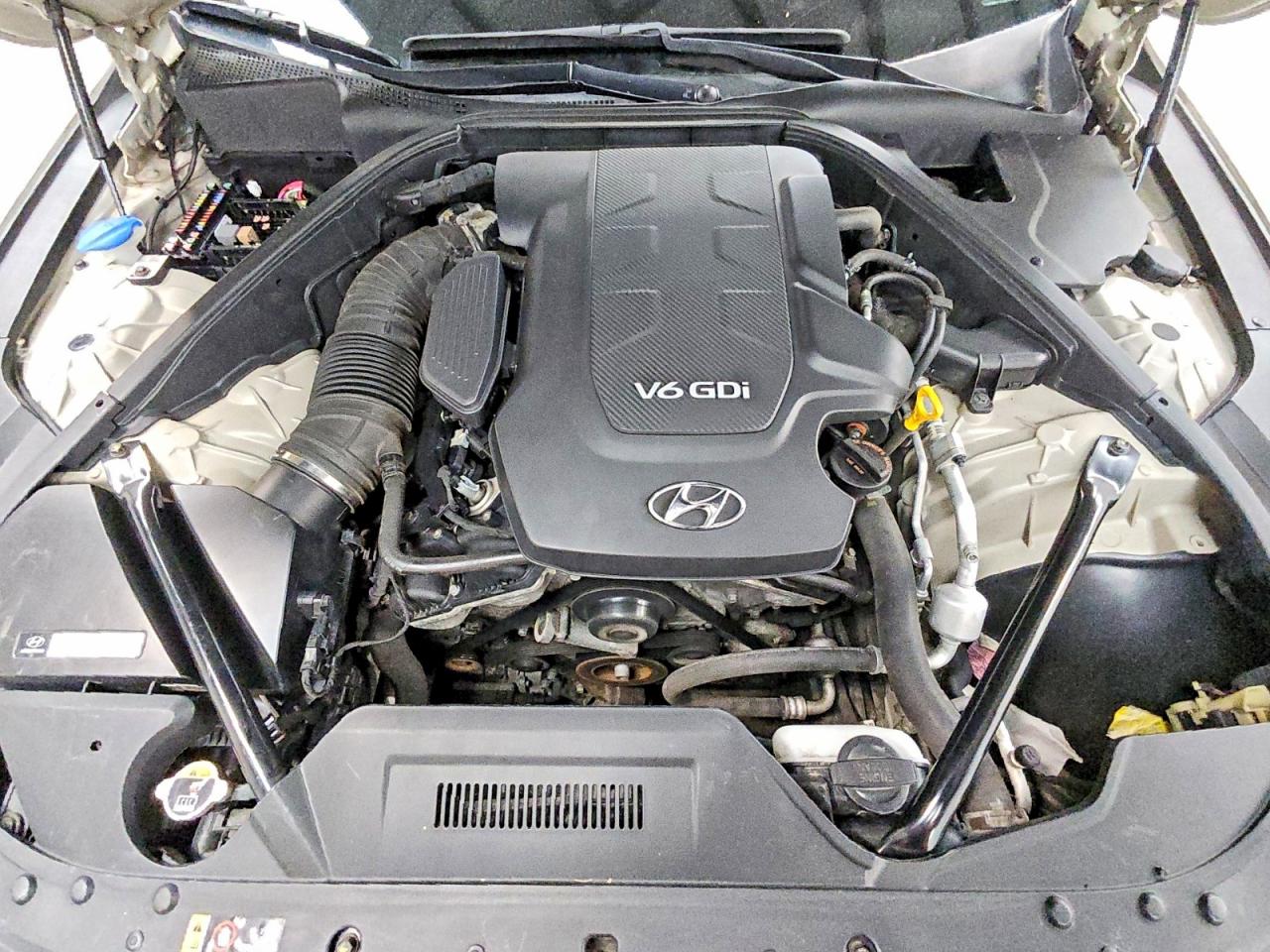 2015 Hyundai Genesis 3.8l Бежевый vin: KMHGN4JEXFU075223