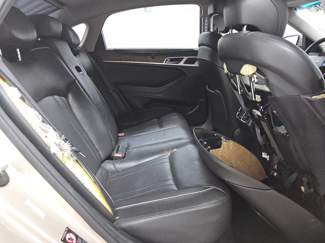 2015 Hyundai Genesis 3.8l Бежевый vin: KMHGN4JEXFU075223 Damage: Right Front Seat Back, Broken, Replacement Required