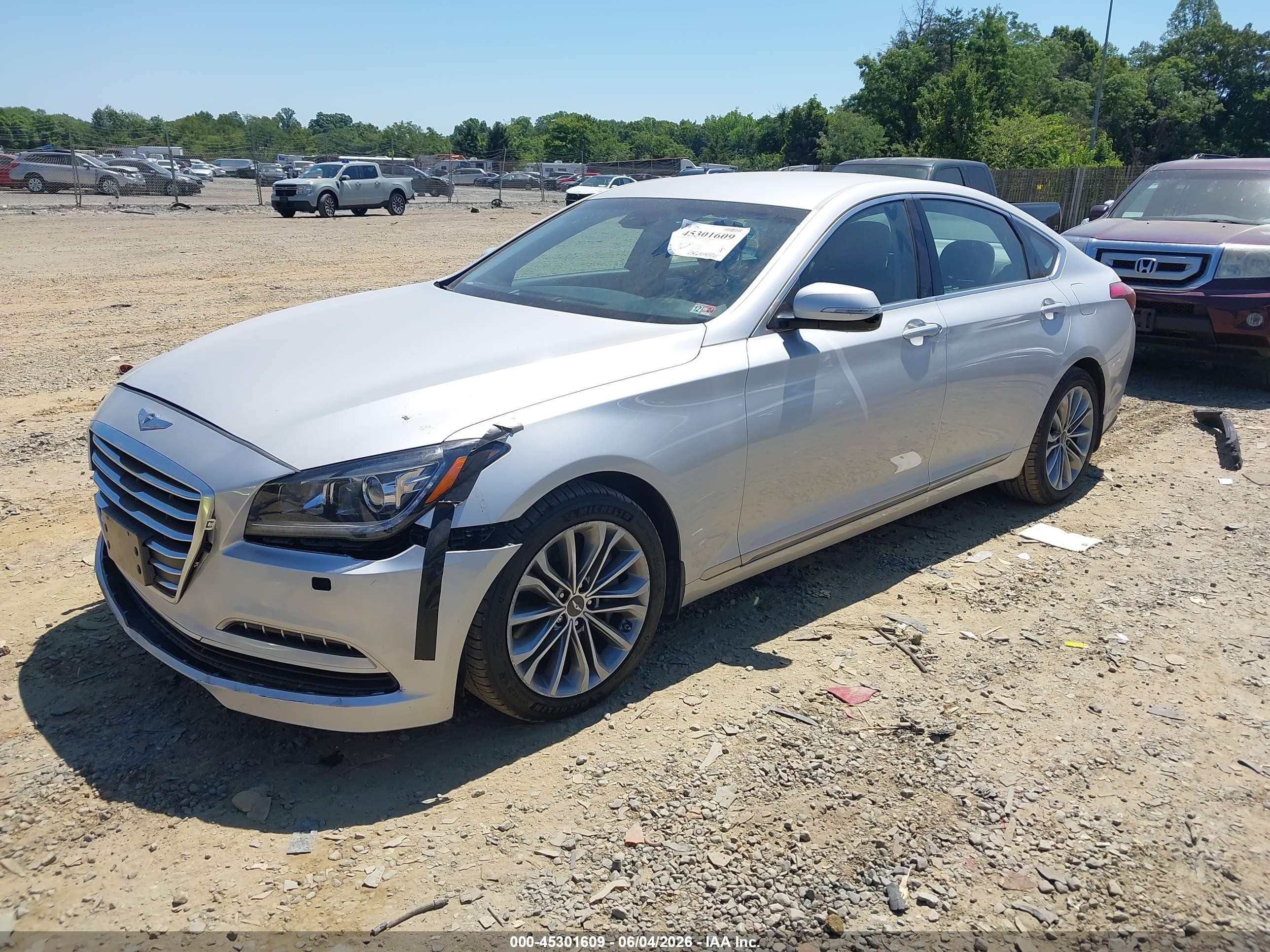 2015 Hyundai Genesis 3.8 Silver vin: KMHGN4JEXFU082091