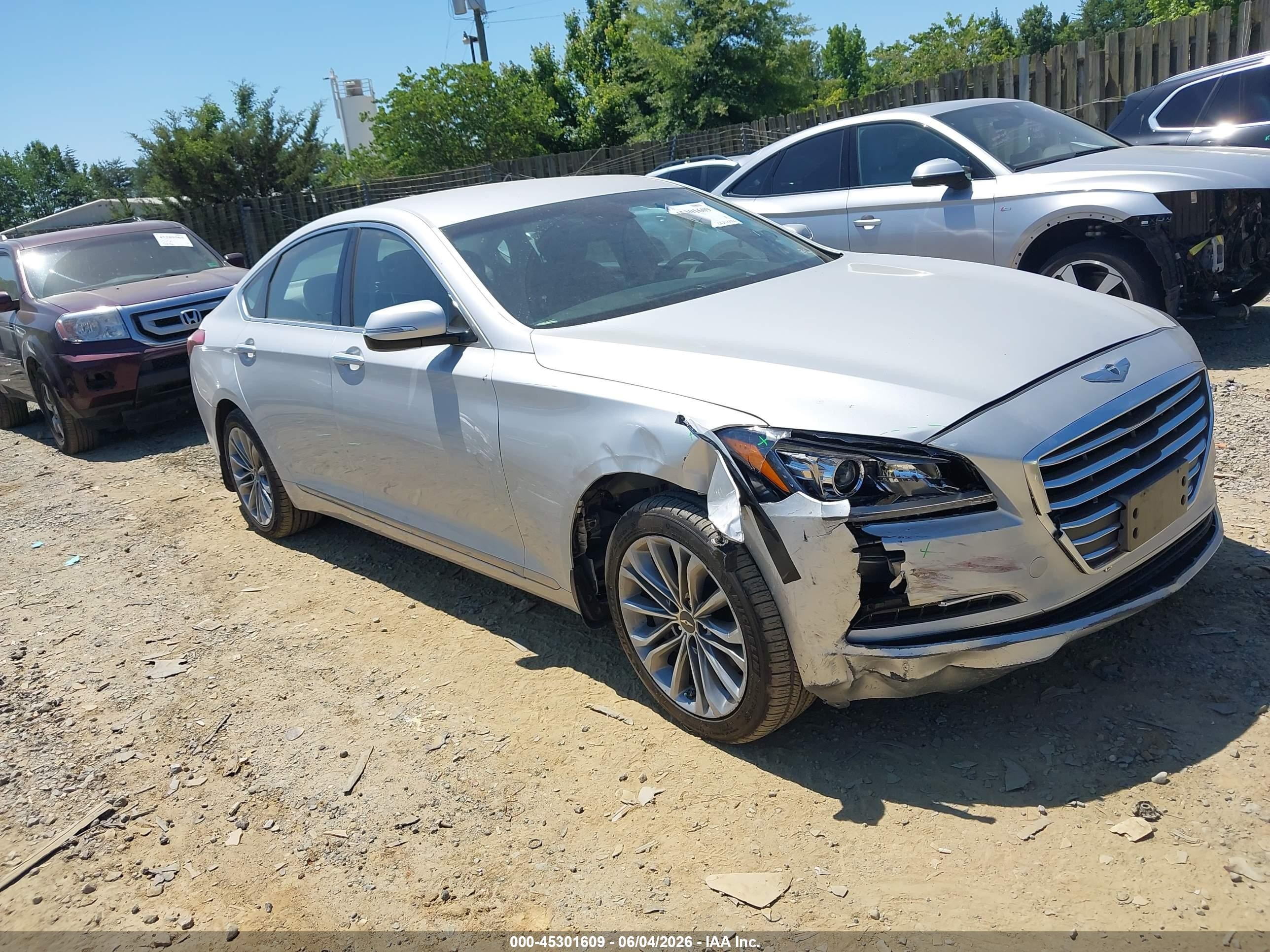 2015 Hyundai Genesis 3.8 Silver vin: KMHGN4JEXFU082091
