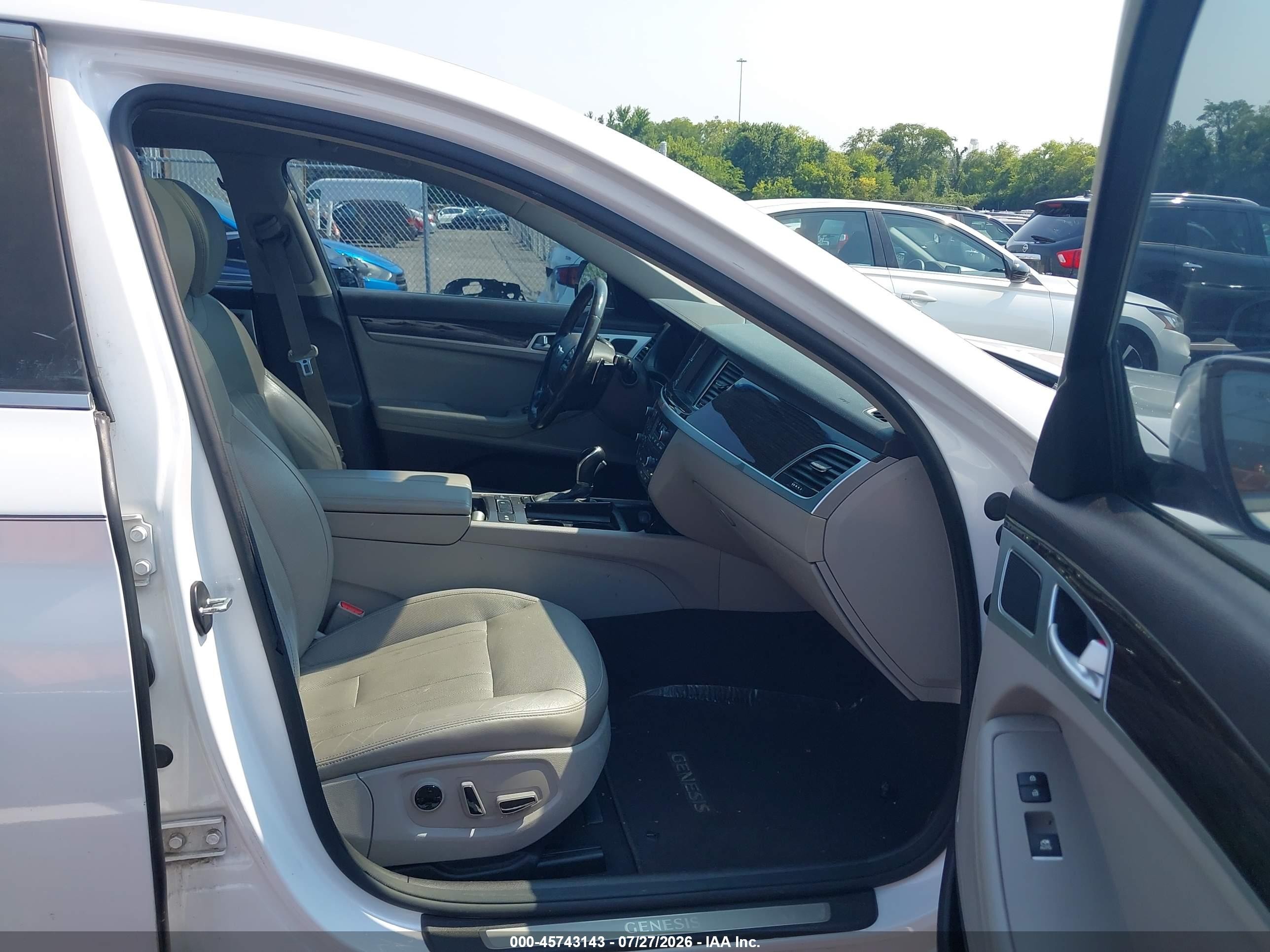2015 Hyundai Genesis 3.8 White vin: KMHGN4JEXFU086500