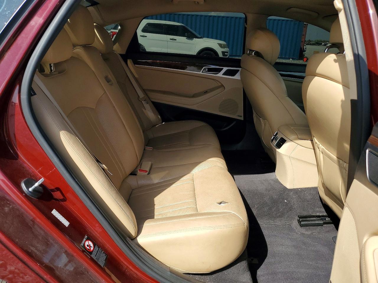 2015 Hyundai Genesis 3.8l Burgundy vin: KMHGN4JEXFU089090