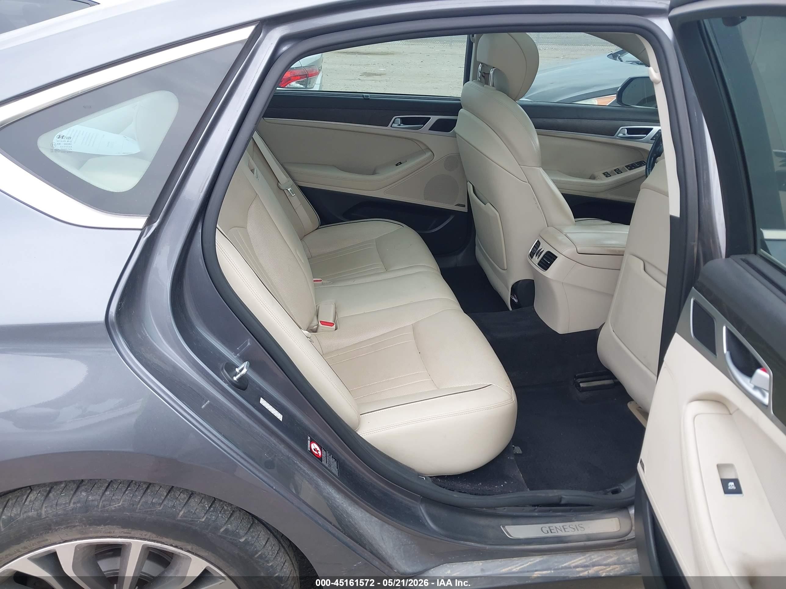 2015 Hyundai Genesis 3.8 Gray vin: KMHGN4JEXFU090160