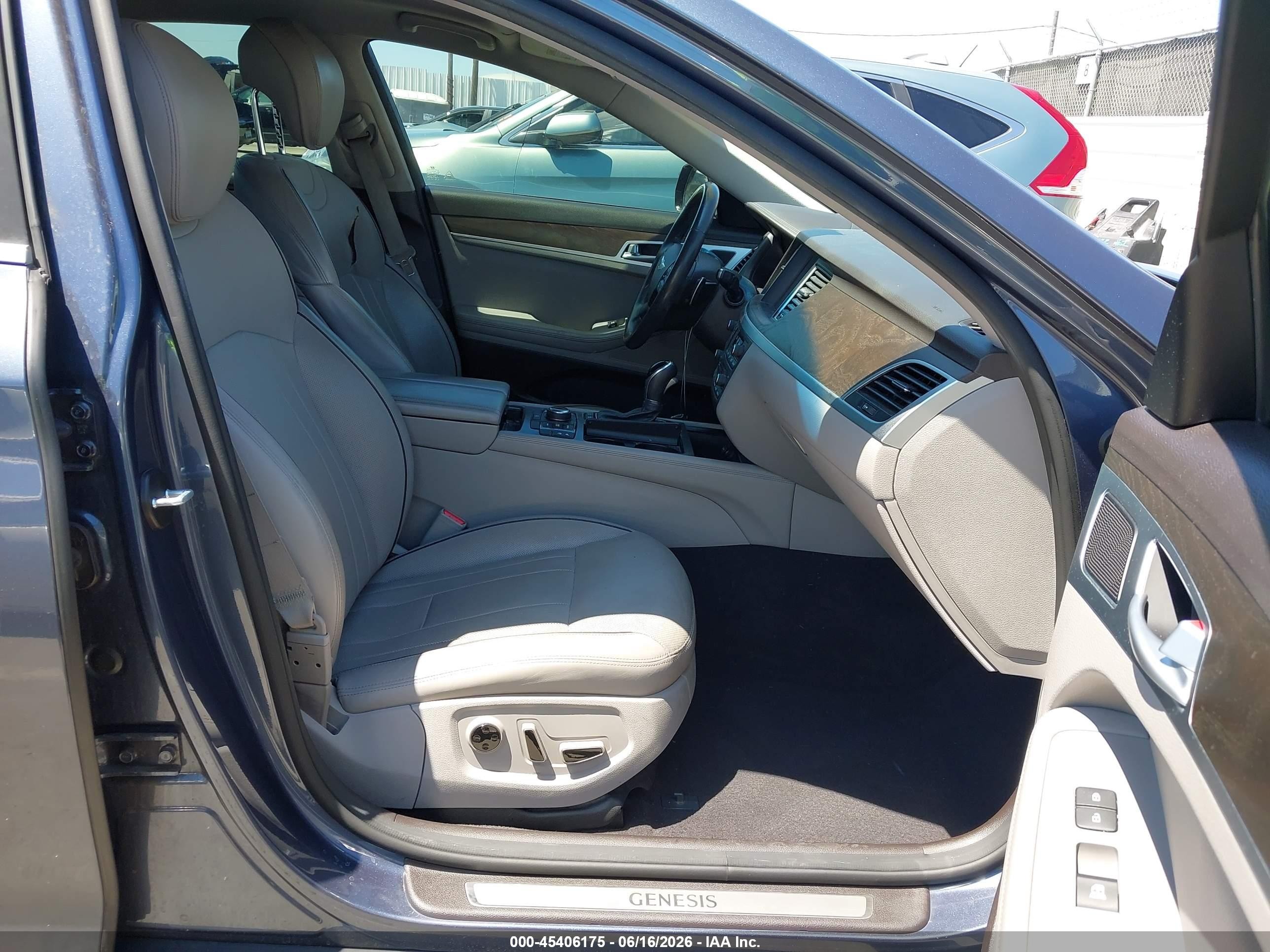 2015 Hyundai Genesis 3.8 Blue vin: KMHGN4JEXFU096301