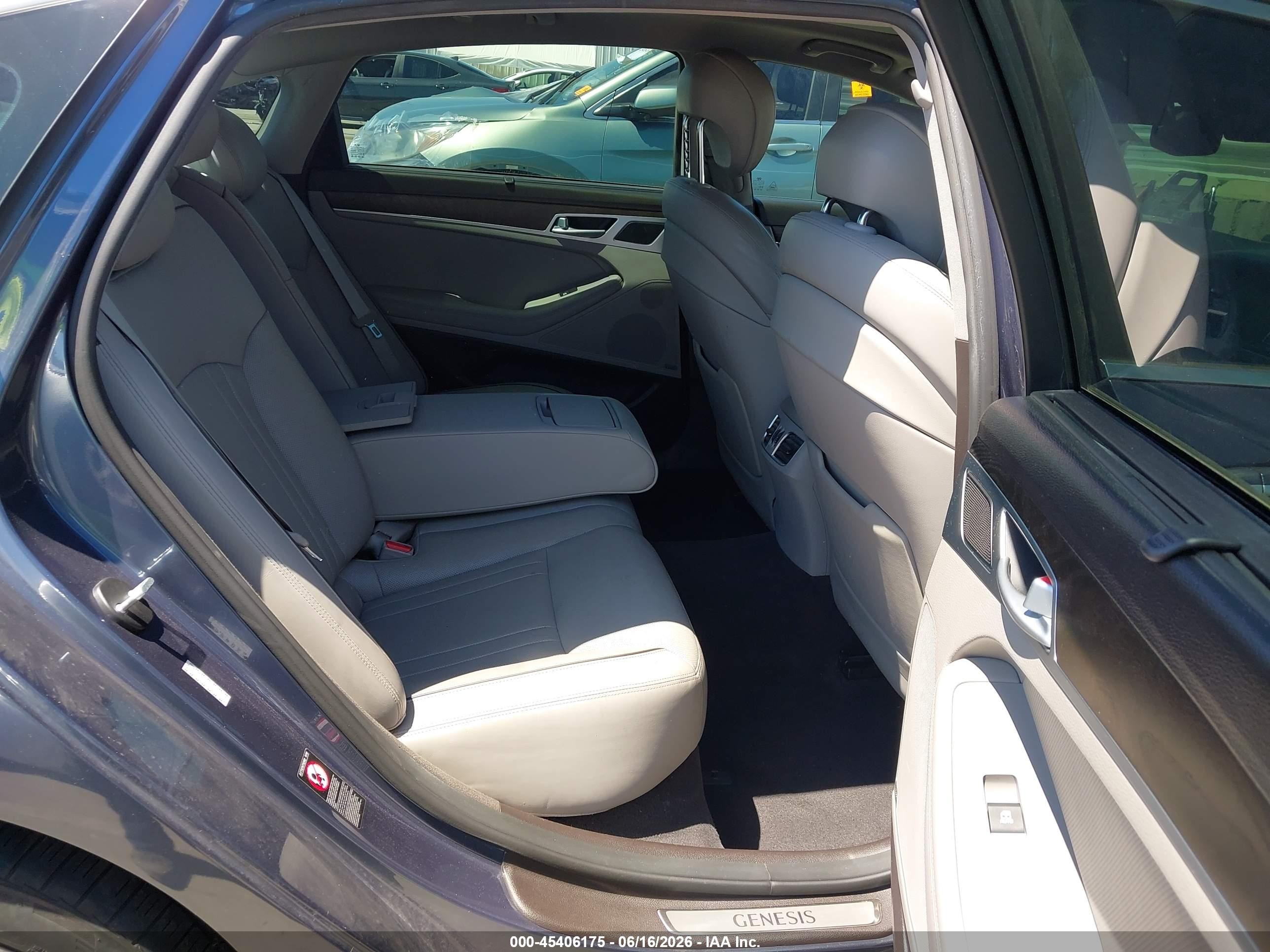 2015 Hyundai Genesis 3.8 Blue vin: KMHGN4JEXFU096301