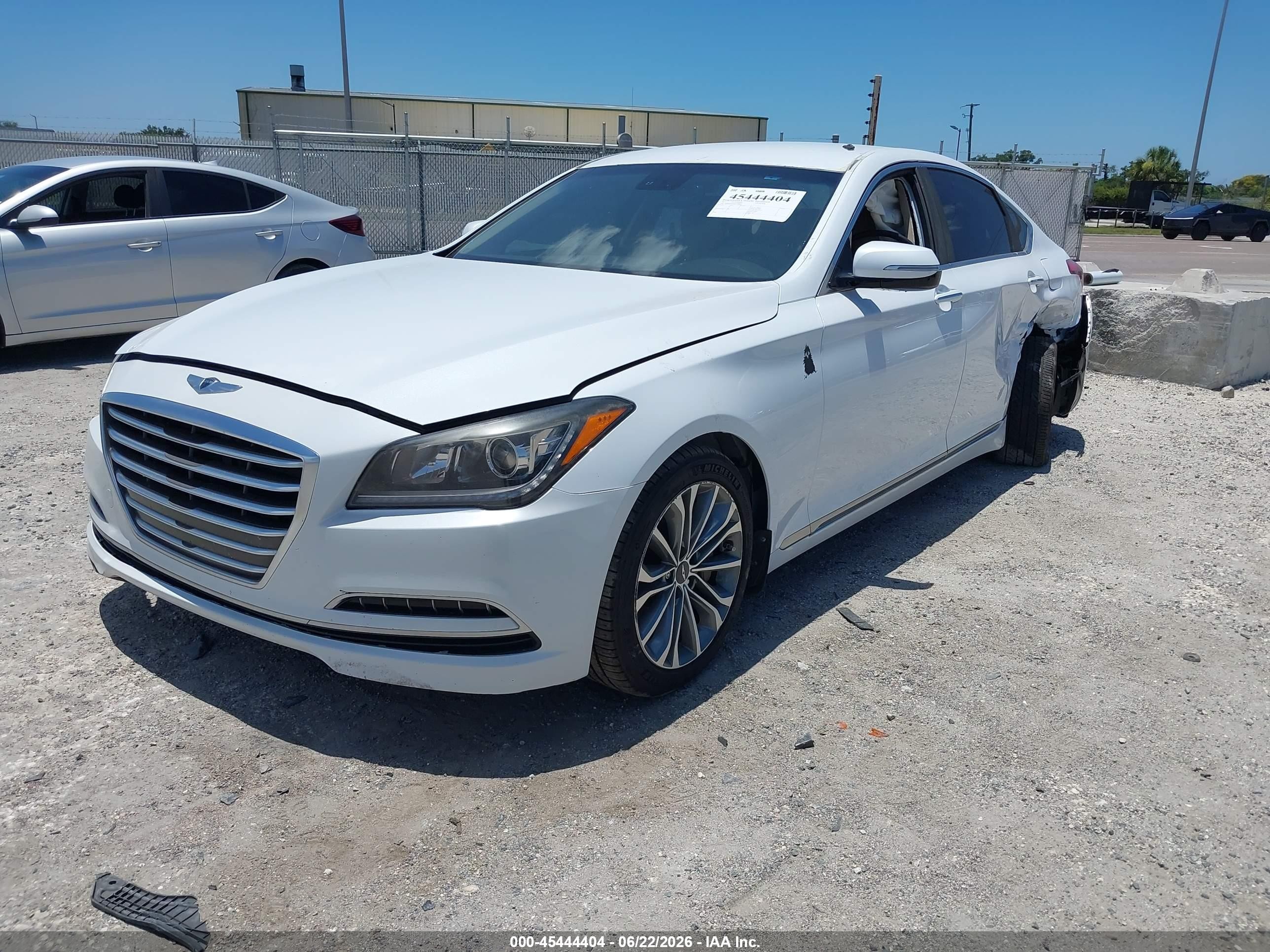 2015 Hyundai Genesis 3.8 White vin: KMHGN4JEXFU098632
