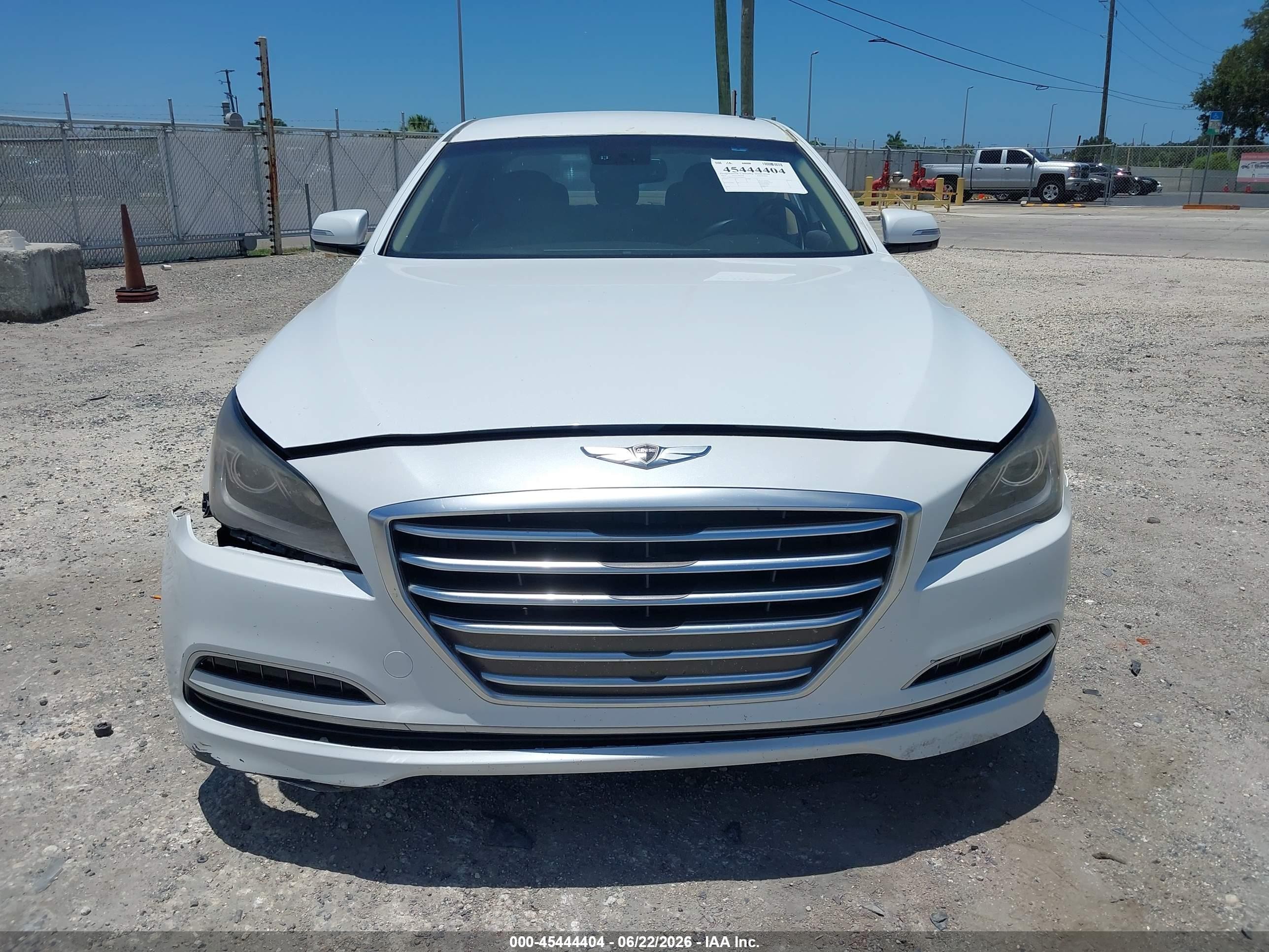 2015 Hyundai Genesis 3.8 White vin: KMHGN4JEXFU098632