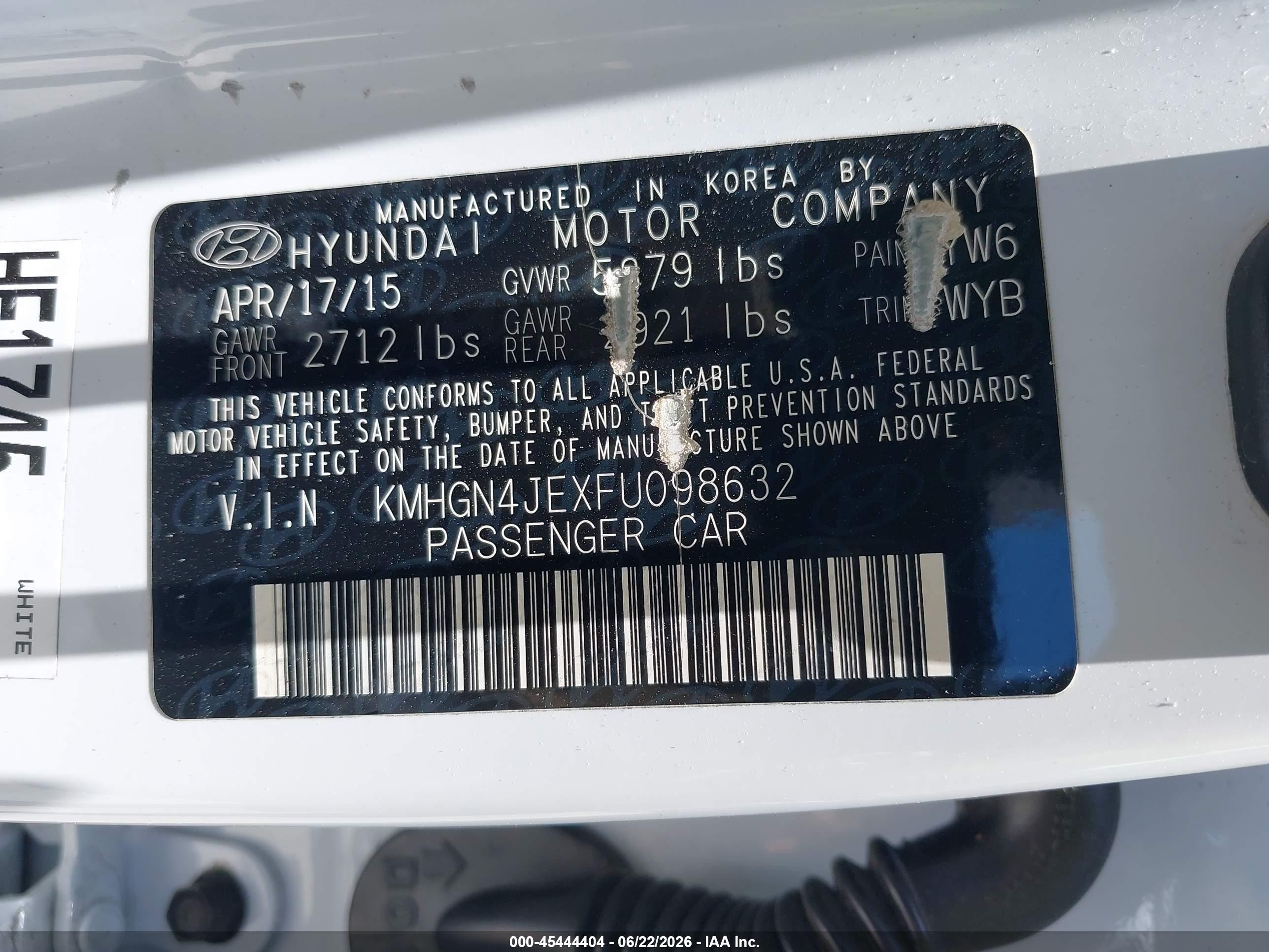 2015 Hyundai Genesis 3.8 White vin: KMHGN4JEXFU098632