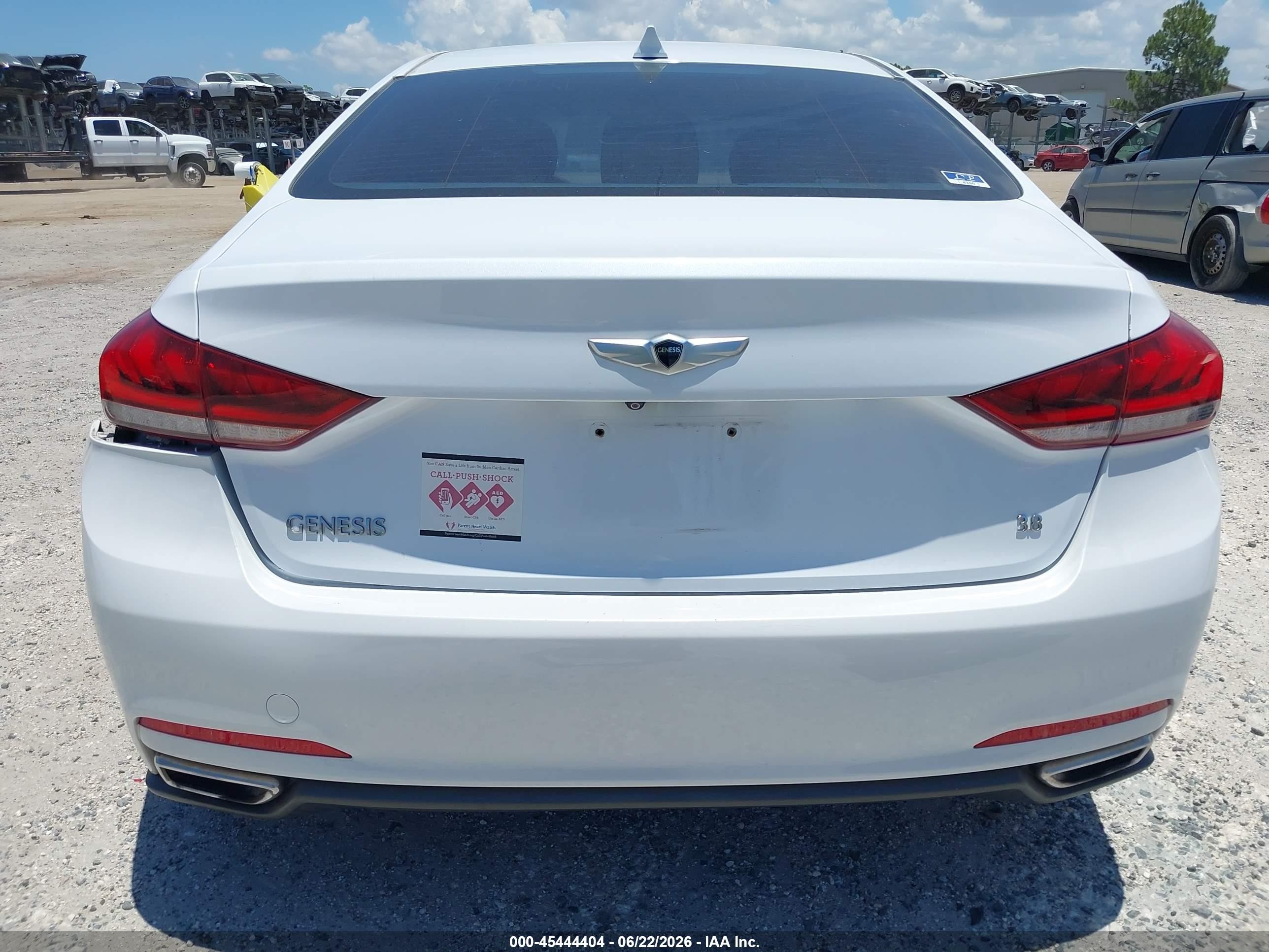 2015 Hyundai Genesis 3.8 White vin: KMHGN4JEXFU098632