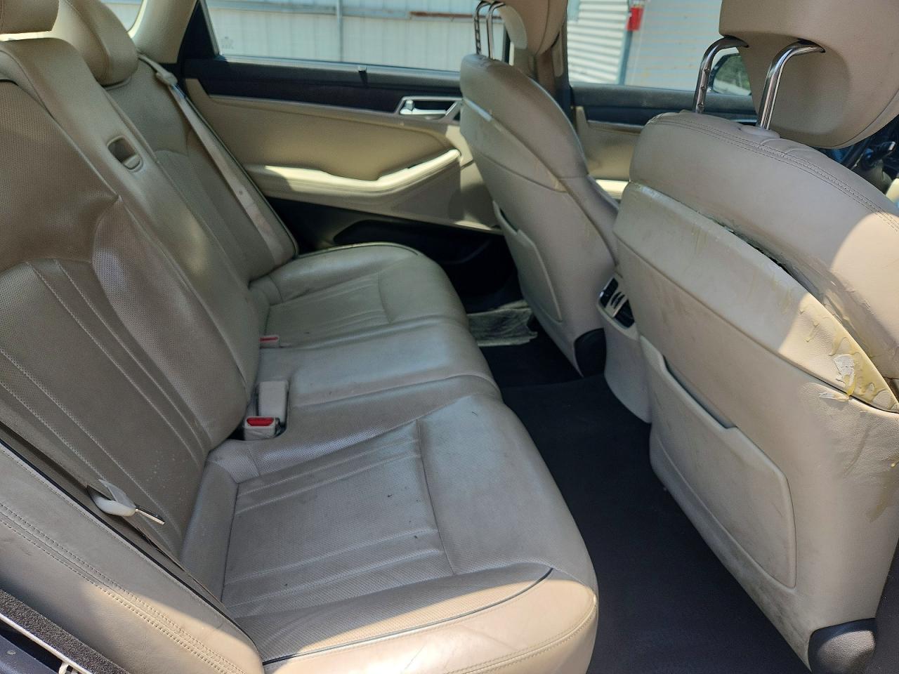2015 Hyundai Genesis Gray vin: KMHGN4JF1FU018501
