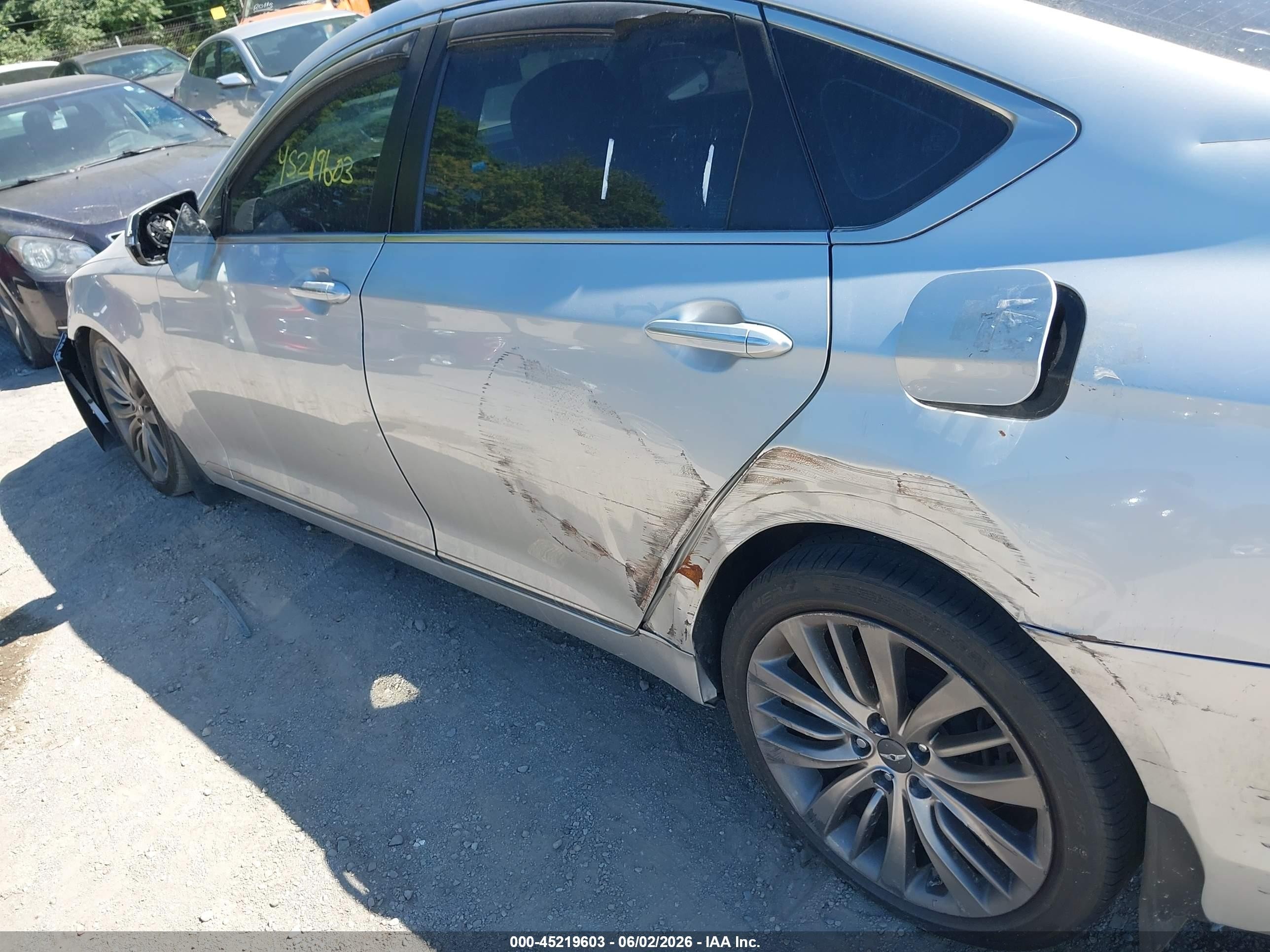 2015 Hyundai Genesis 5.0 Silver vin: KMHGN4JF1FU053040
