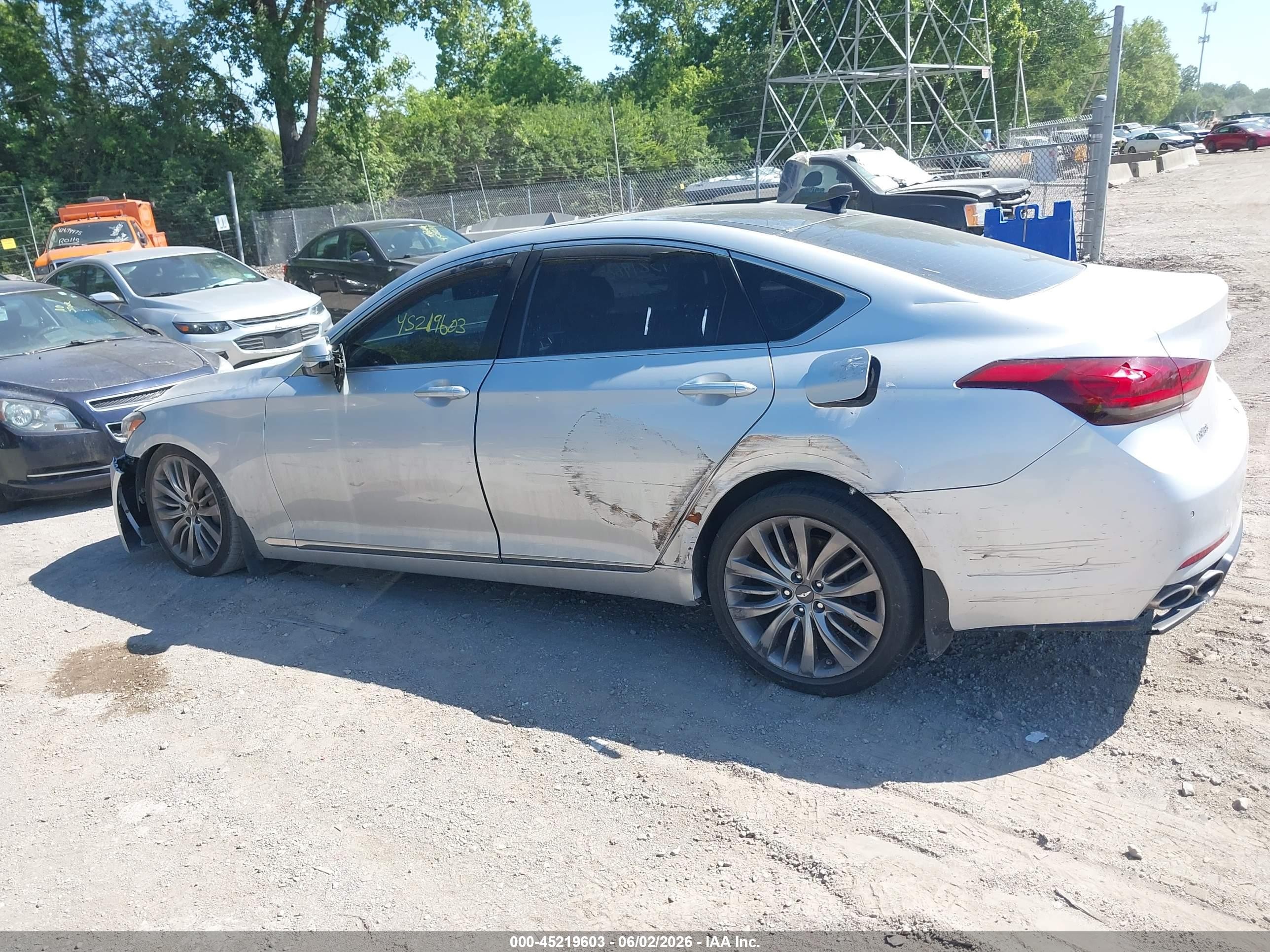 2015 Hyundai Genesis 5.0 Silver vin: KMHGN4JF1FU053040