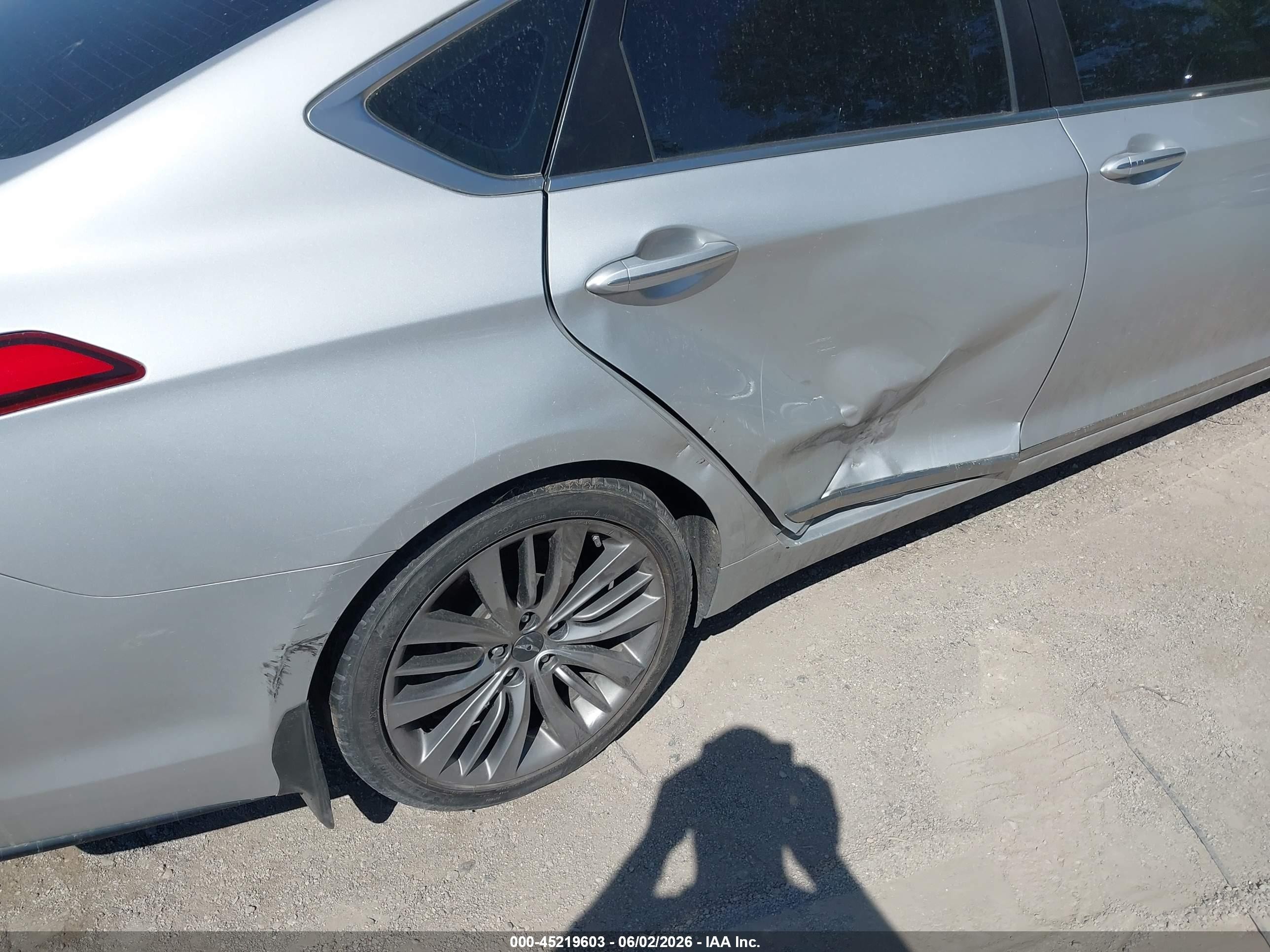 2015 Hyundai Genesis 5.0 Silver vin: KMHGN4JF1FU053040
