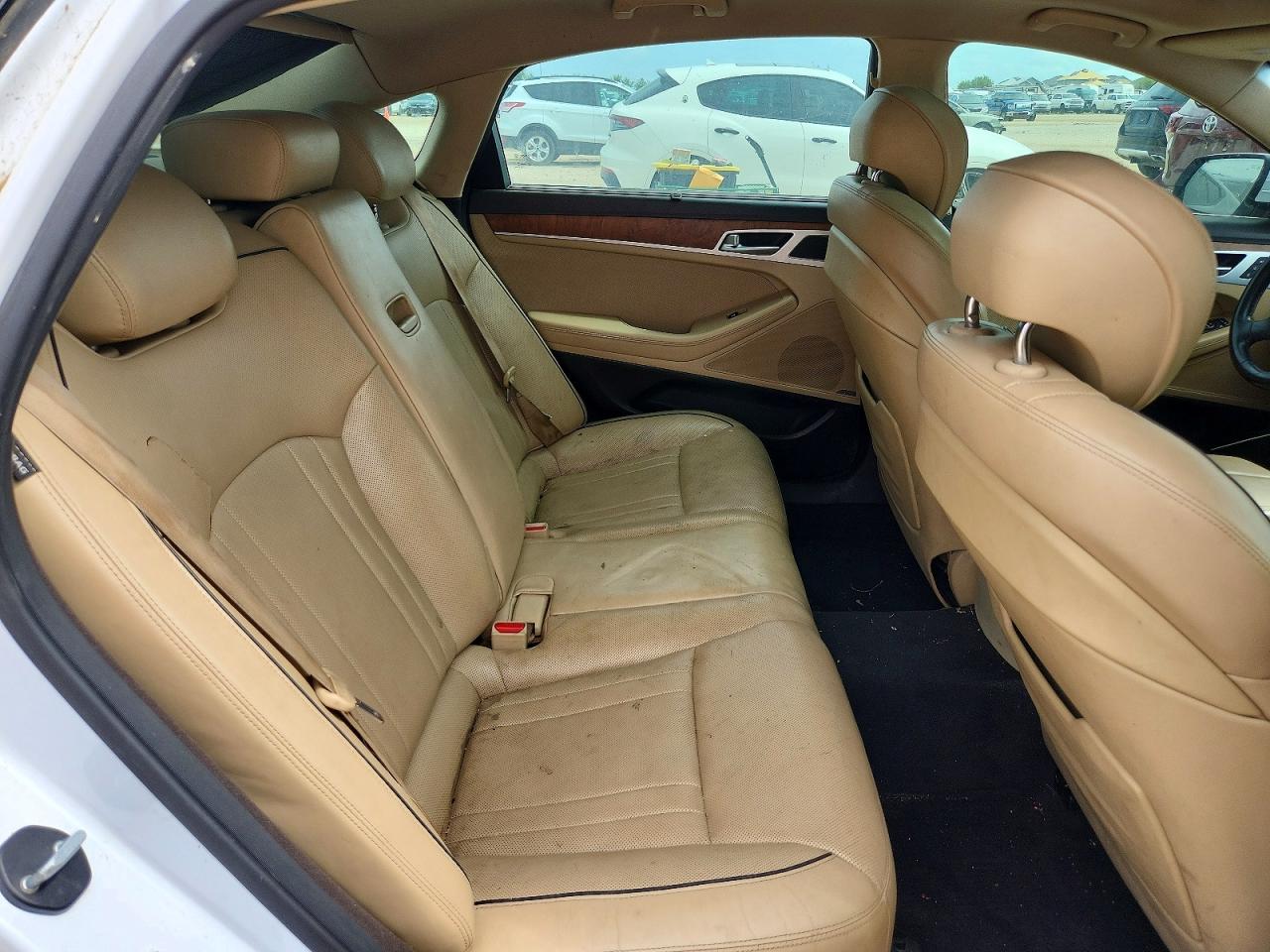 2015 Hyundai Genesis 5.0l White vin: KMHGN4JF1FU070095