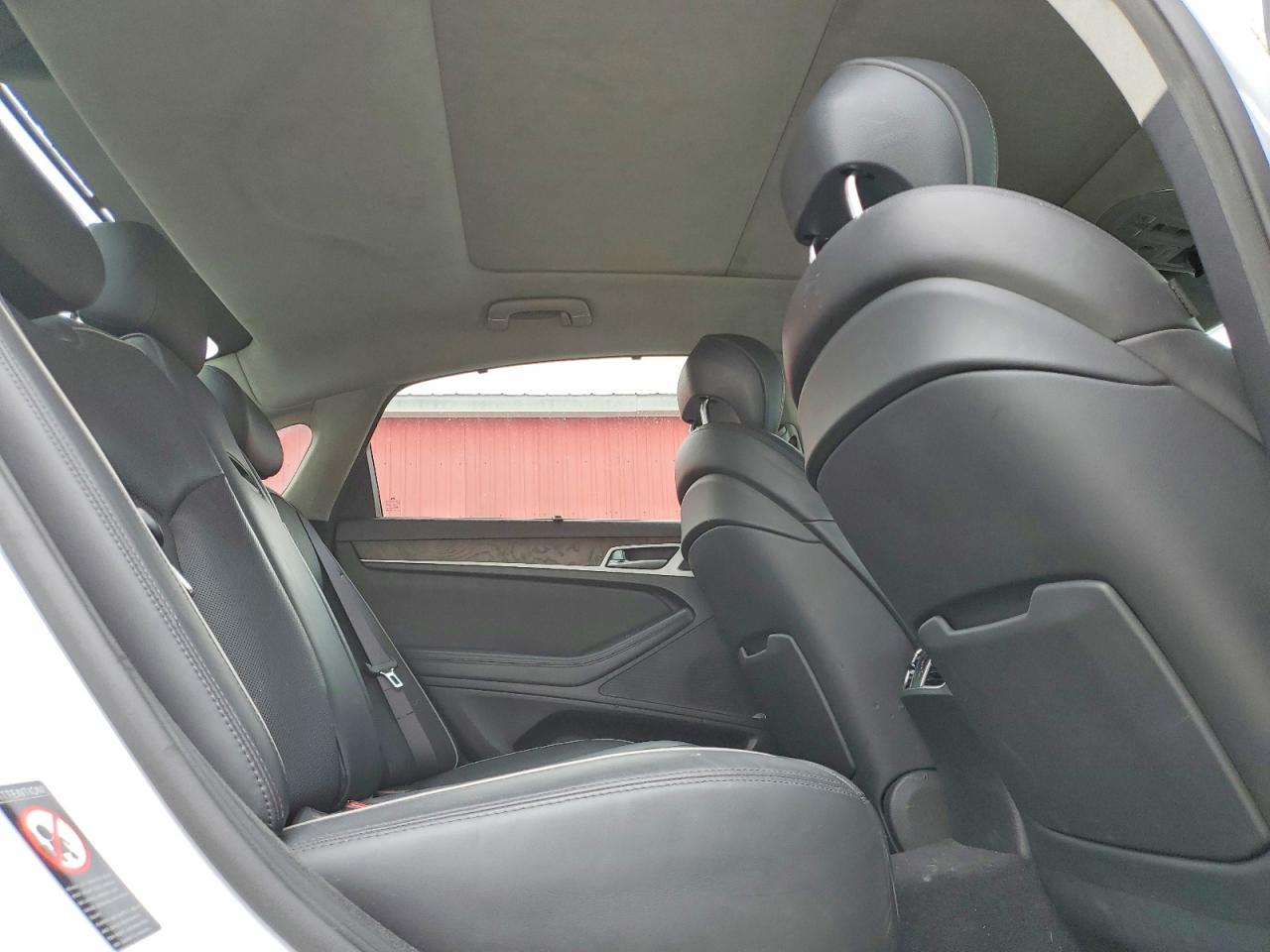 2015 Hyundai Genesis 5.0l White vin: KMHGN4JF2FU017535