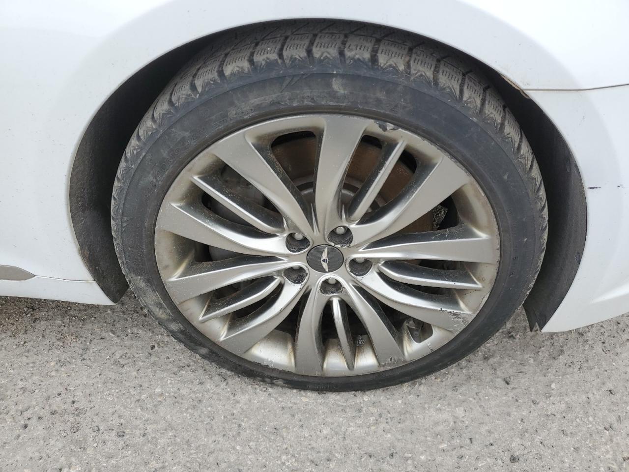2015 Hyundai Genesis 5.0l White vin: KMHGN4JF2FU017535 Damage: Right Front Wheel, Curb Rash, 4 To 5 Inches