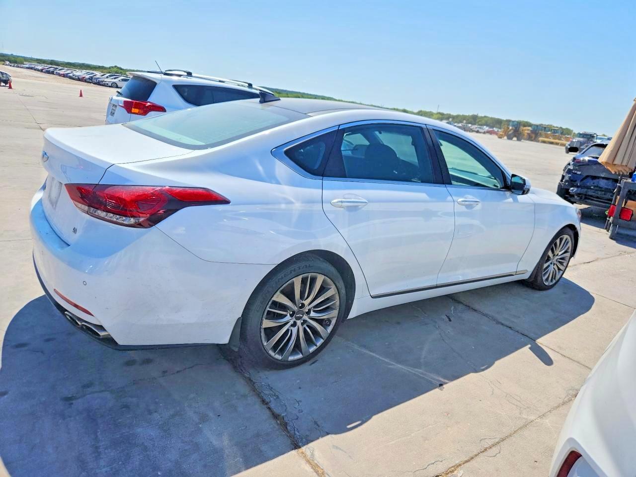 2015 Hyundai Genesis 5.0l White vin: KMHGN4JF2FU053497