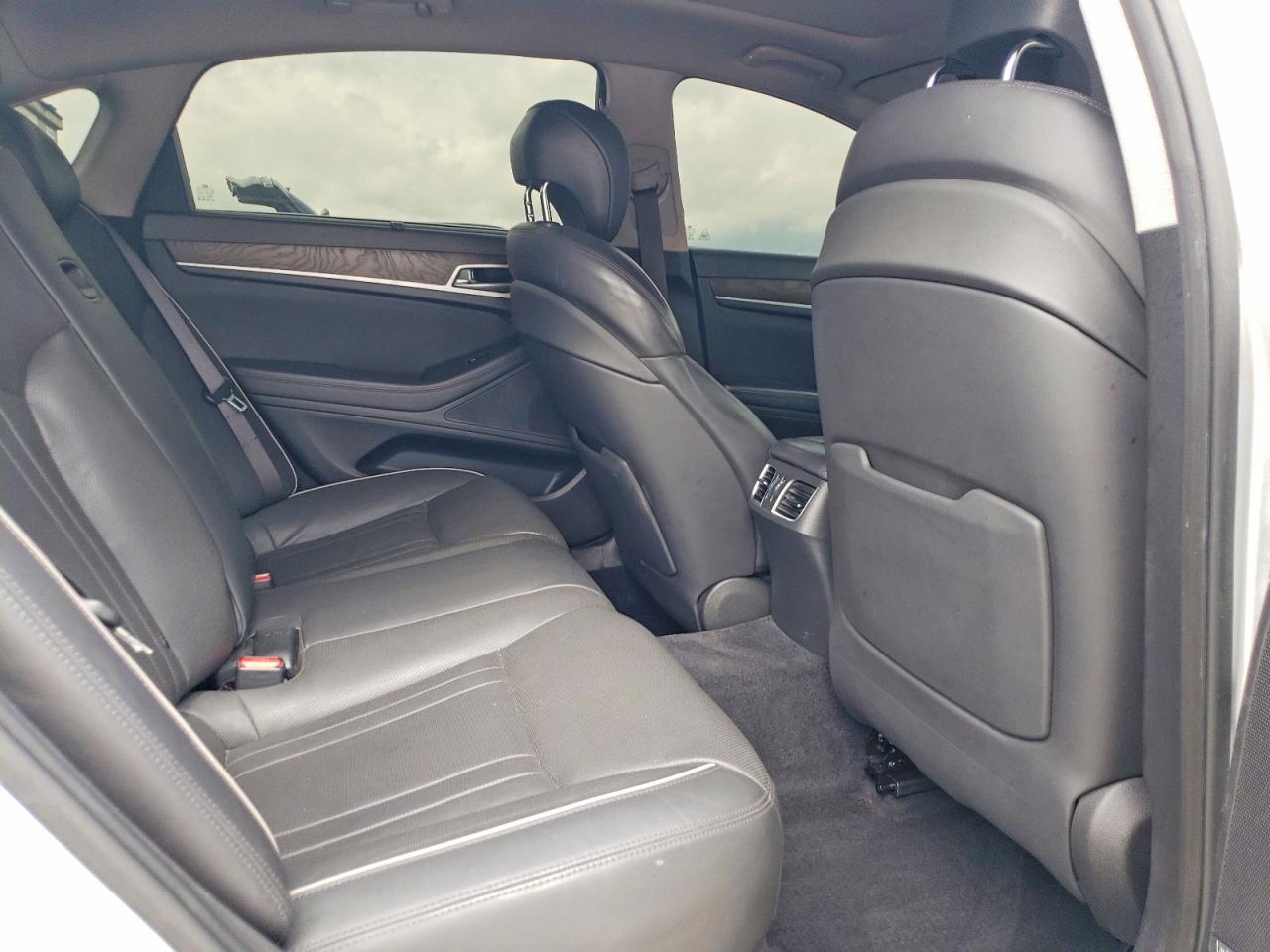 2015 Hyundai Genesis 5.0l Silver vin: KMHGN4JF3FU028396