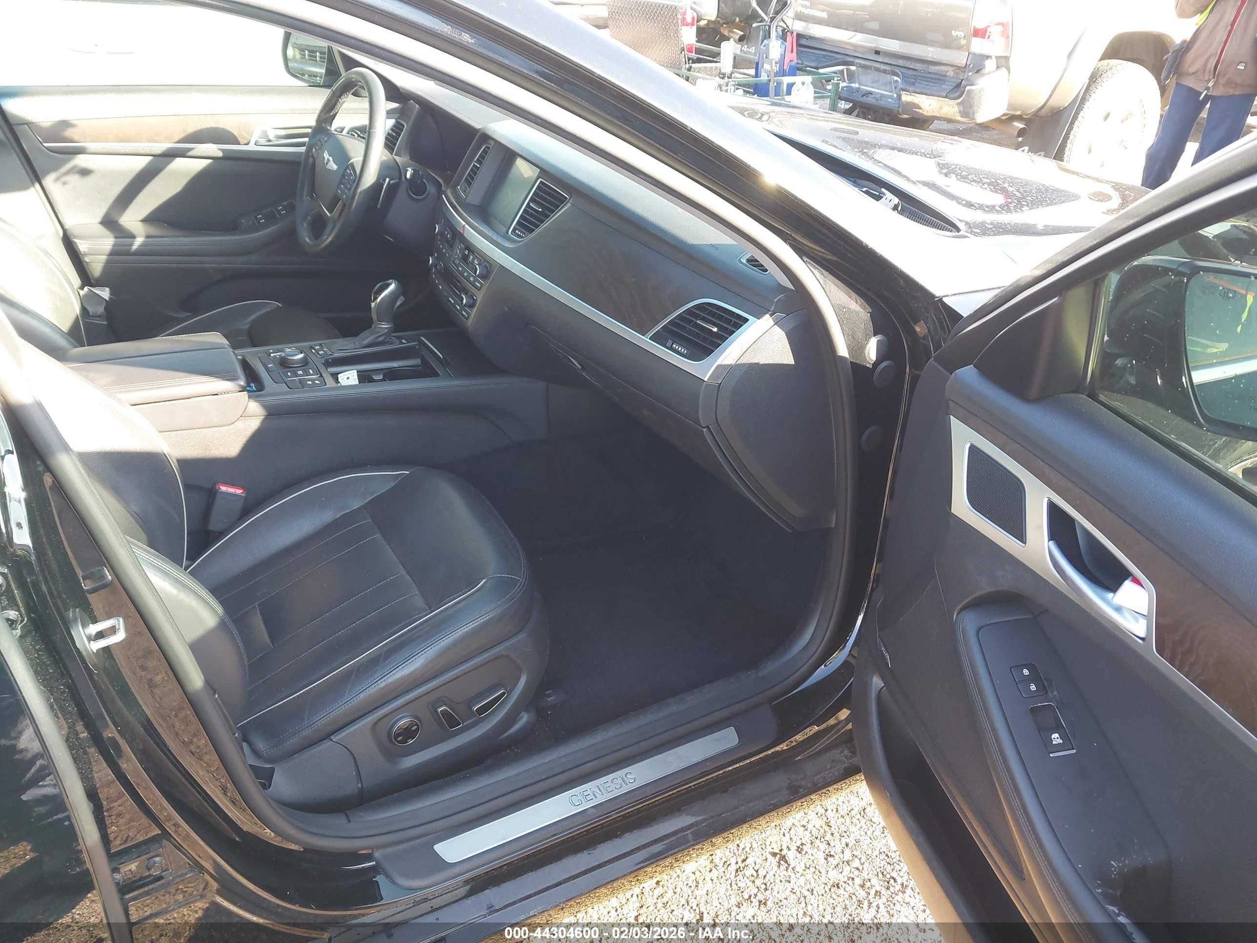 2015 Hyundai Genesis 5.0 Black vin: KMHGN4JF3FU092096