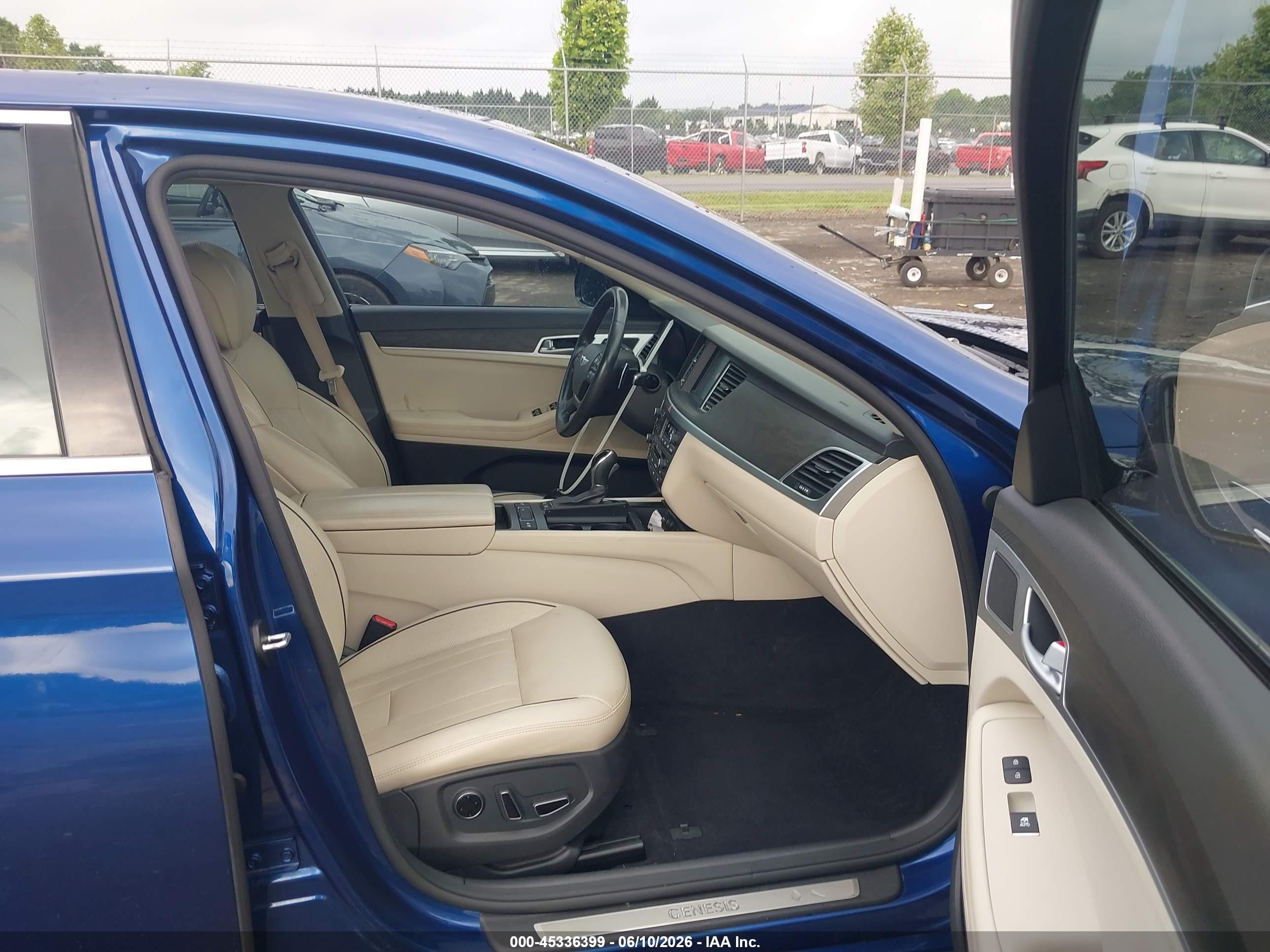 2015 Hyundai Genesis 5.0 Blue vin: KMHGN4JF4FU090535
