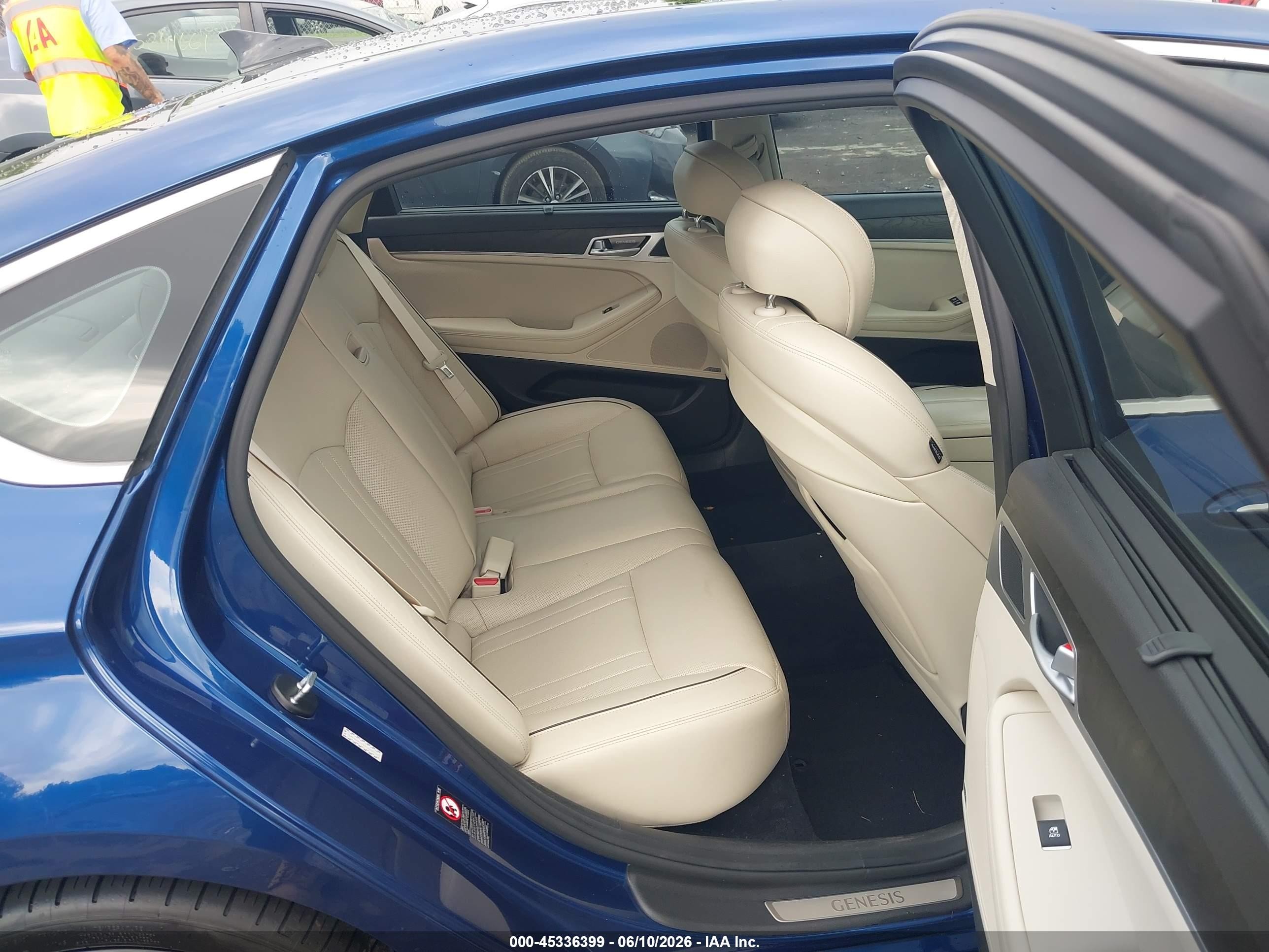 2015 Hyundai Genesis 5.0 Blue vin: KMHGN4JF4FU090535