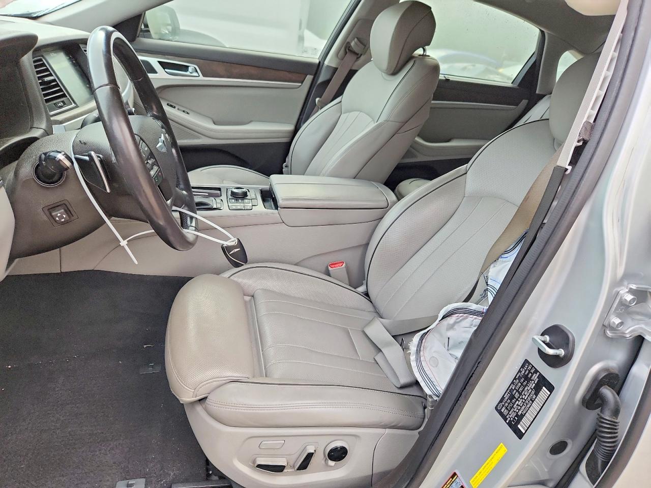 2015 Hyundai Genesis 5.0l Серебряный vin: KMHGN4JF5FU016587