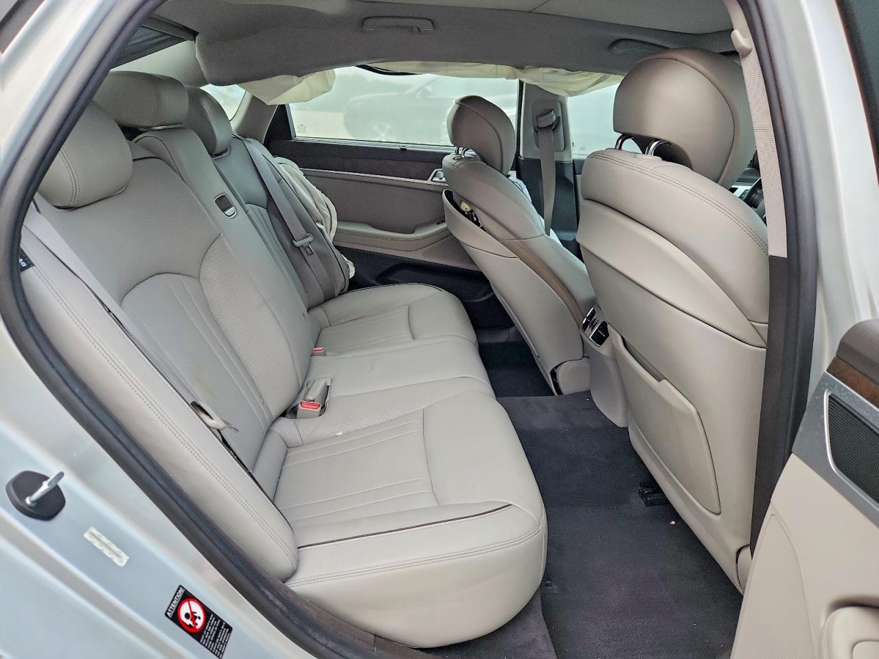 2015 Hyundai Genesis 5.0l Серебряный vin: KMHGN4JF5FU016587
