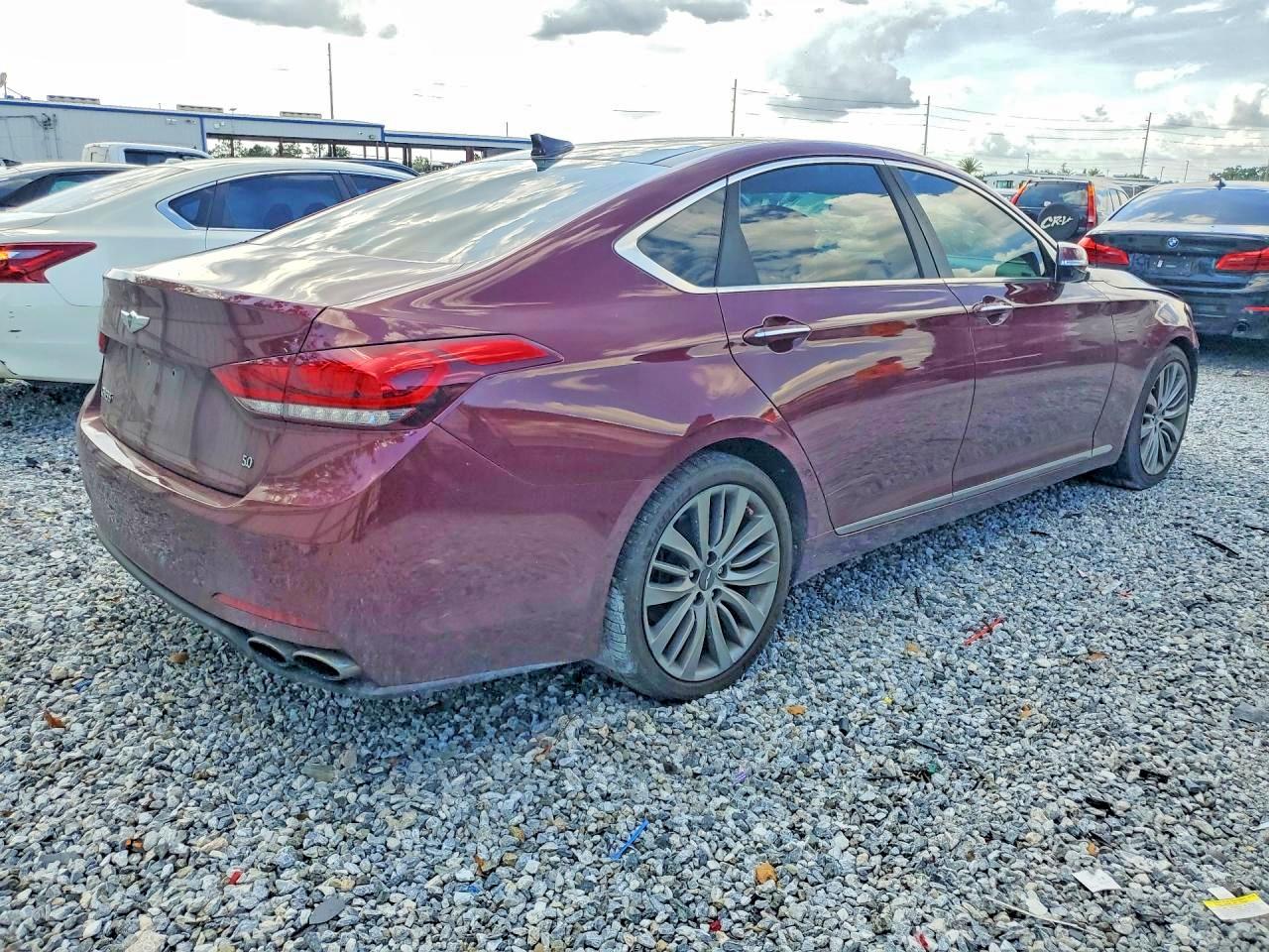 2015 Hyundai Genesis 5.0l Red vin: KMHGN4JF5FU082010