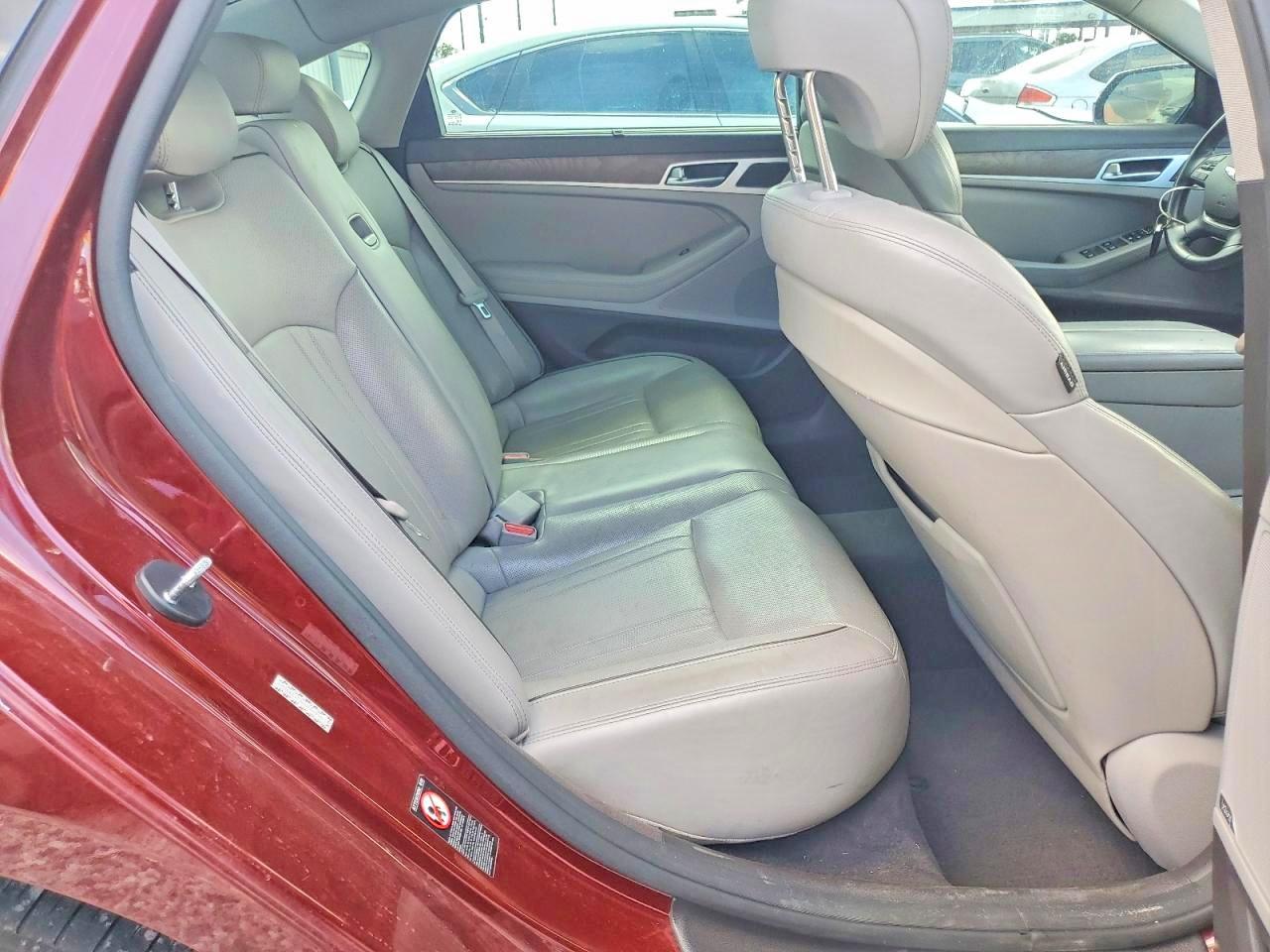 2015 Hyundai Genesis 5.0l Red vin: KMHGN4JF5FU082010