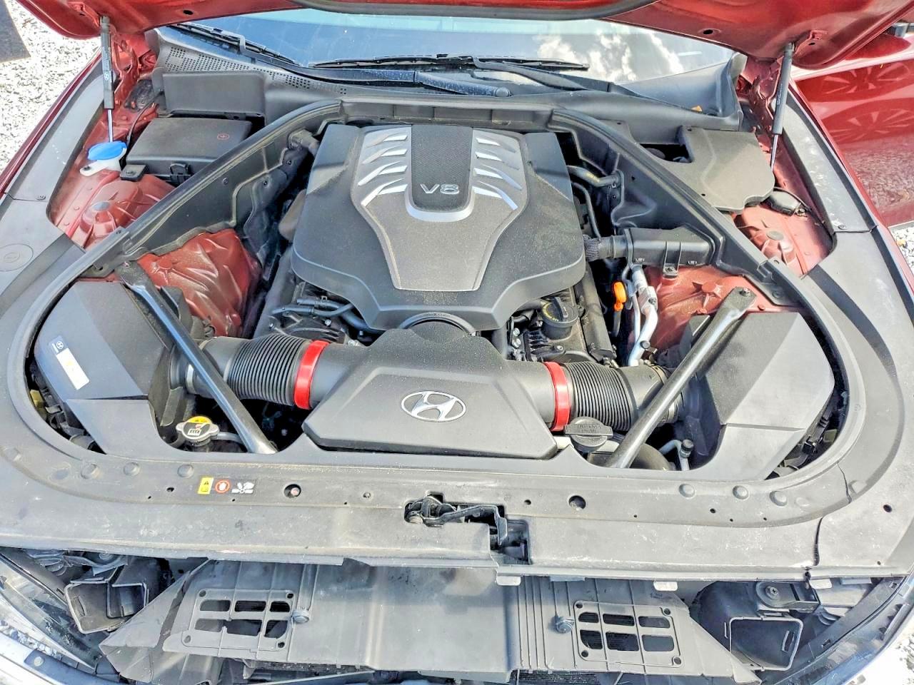 2015 Hyundai Genesis 5.0l Red vin: KMHGN4JF5FU082010