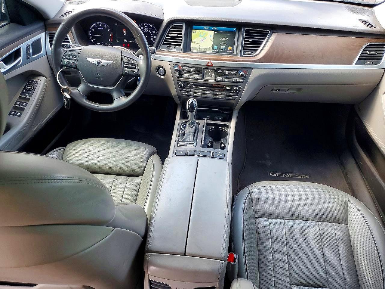 2015 Hyundai Genesis 5.0l Red vin: KMHGN4JF5FU082010