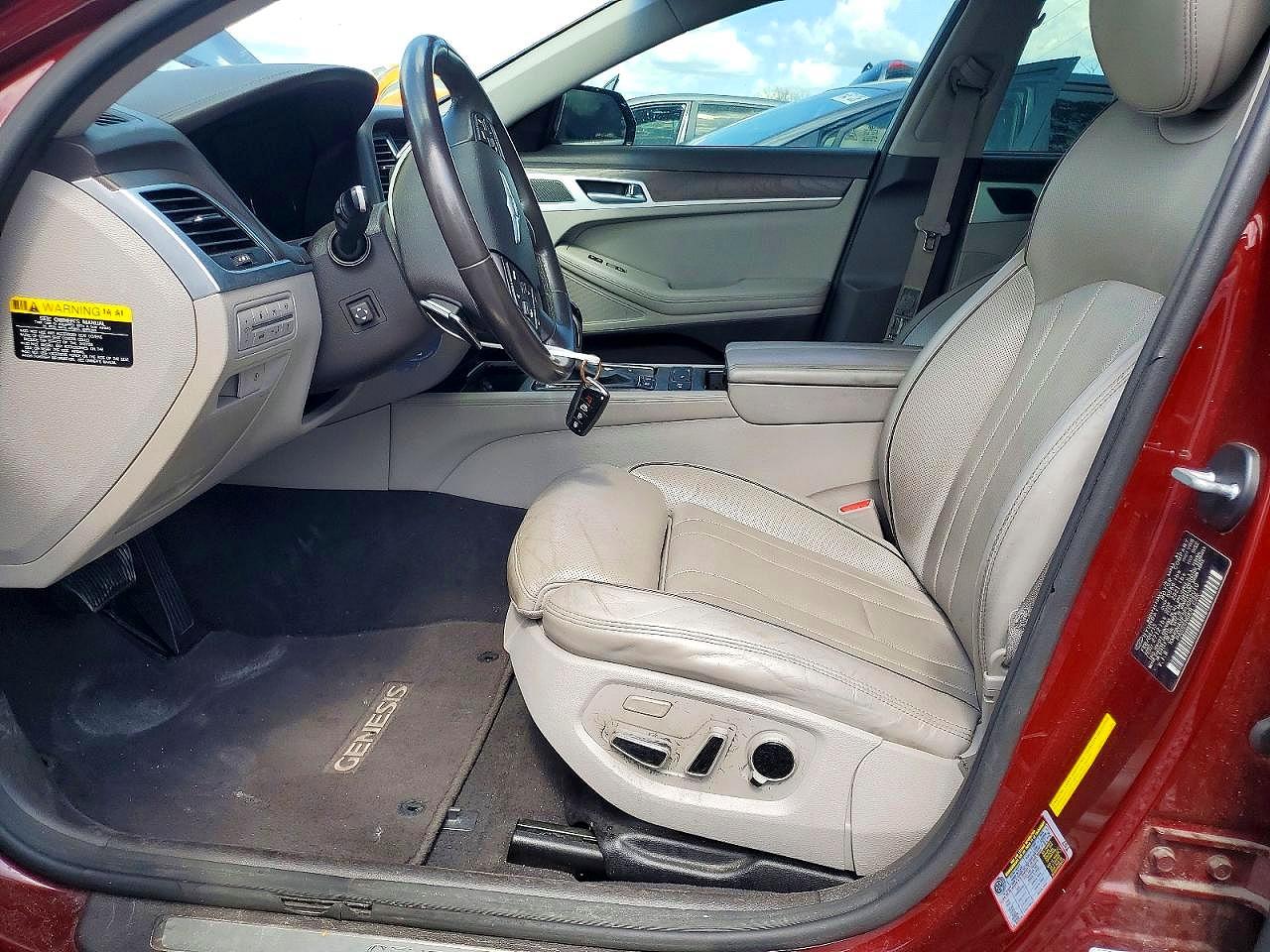 2015 Hyundai Genesis 5.0l Red vin: KMHGN4JF5FU082010