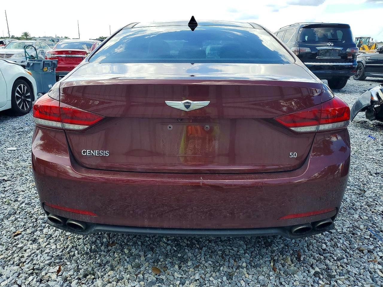 2015 Hyundai Genesis 5.0l Red vin: KMHGN4JF5FU082010