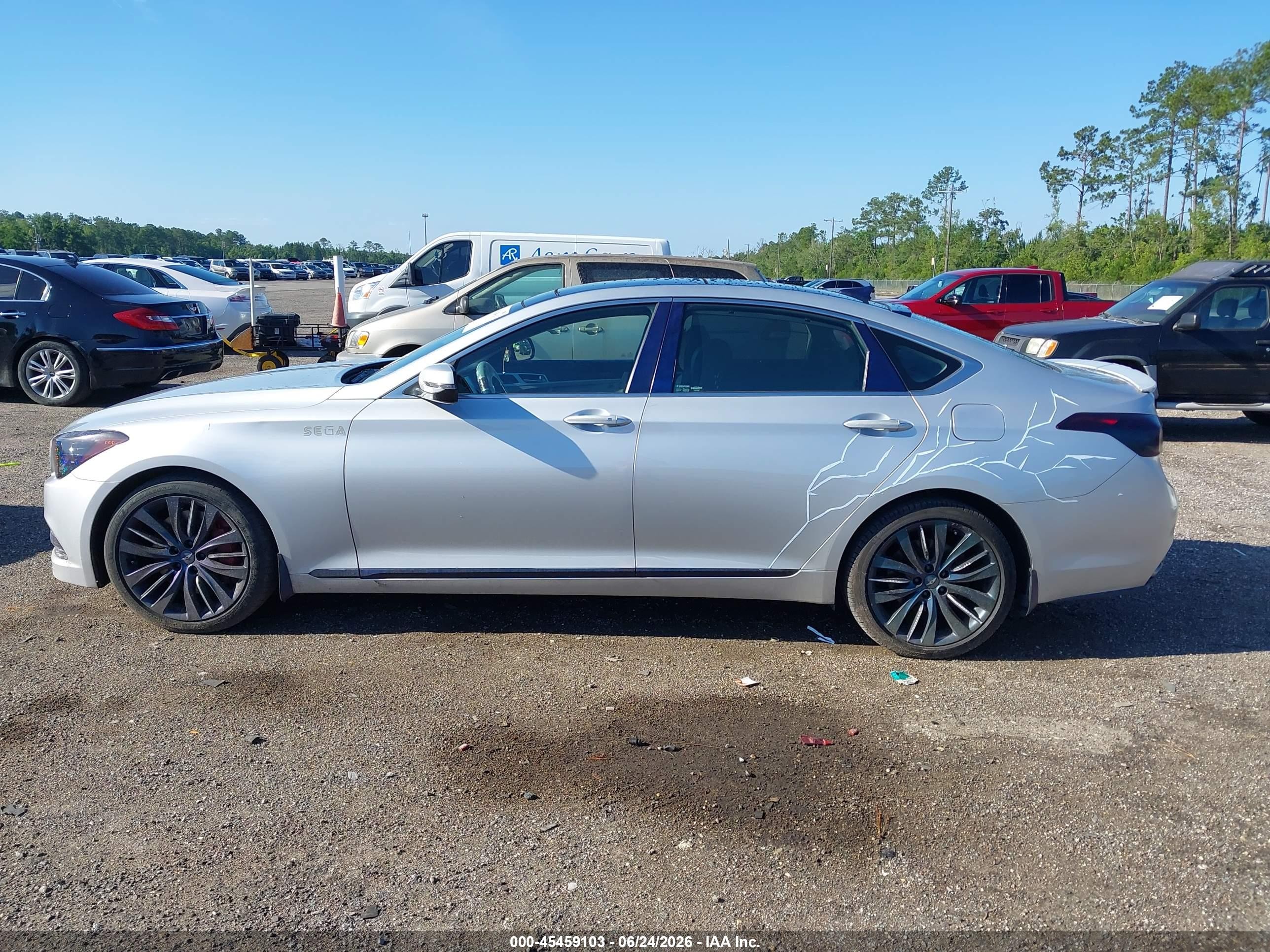 2015 Hyundai Genesis 5.0 Silver vin: KMHGN4JF6FU024357