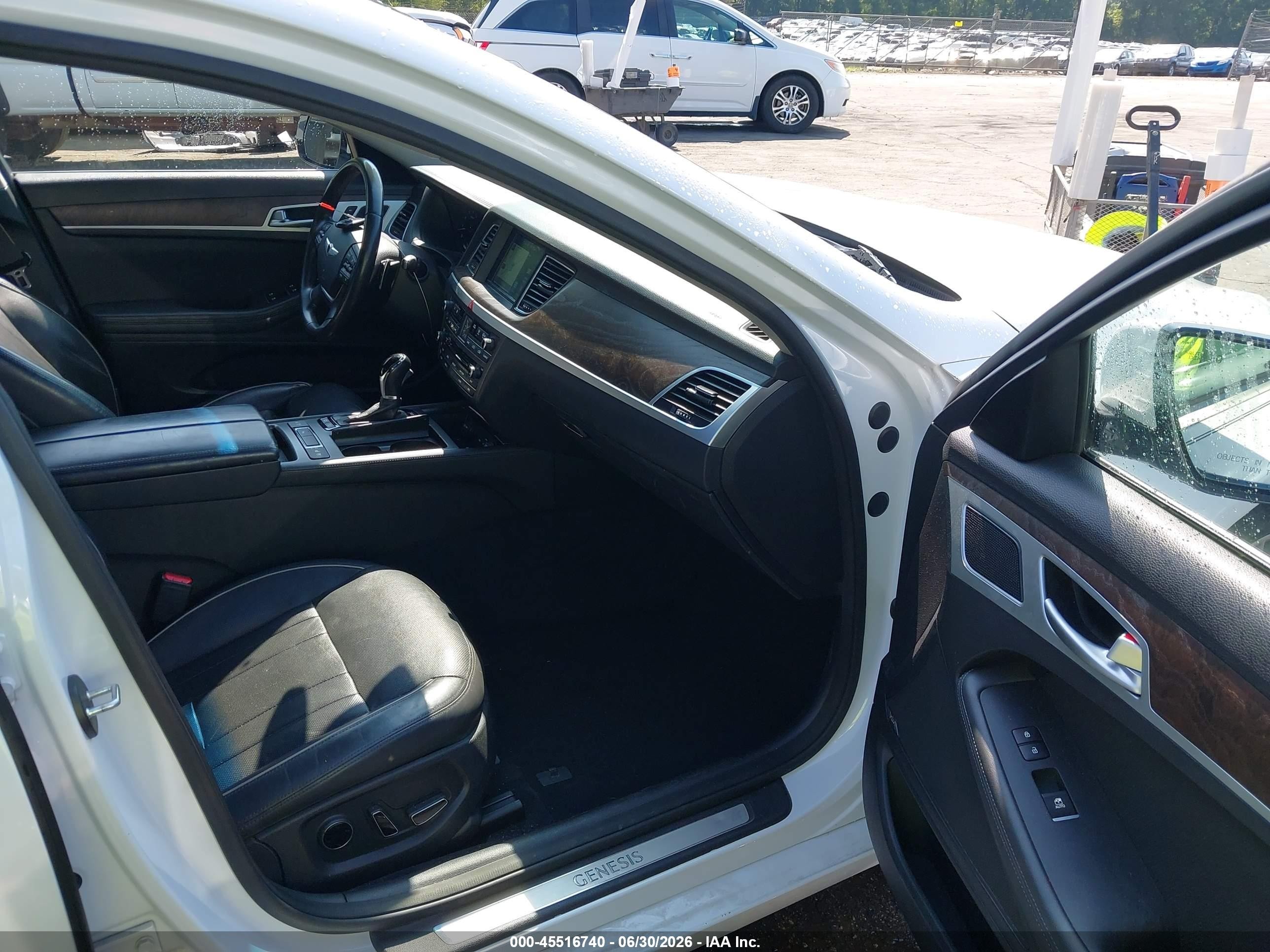 2015 Hyundai Genesis 5.0 White vin: KMHGN4JF8FU043217