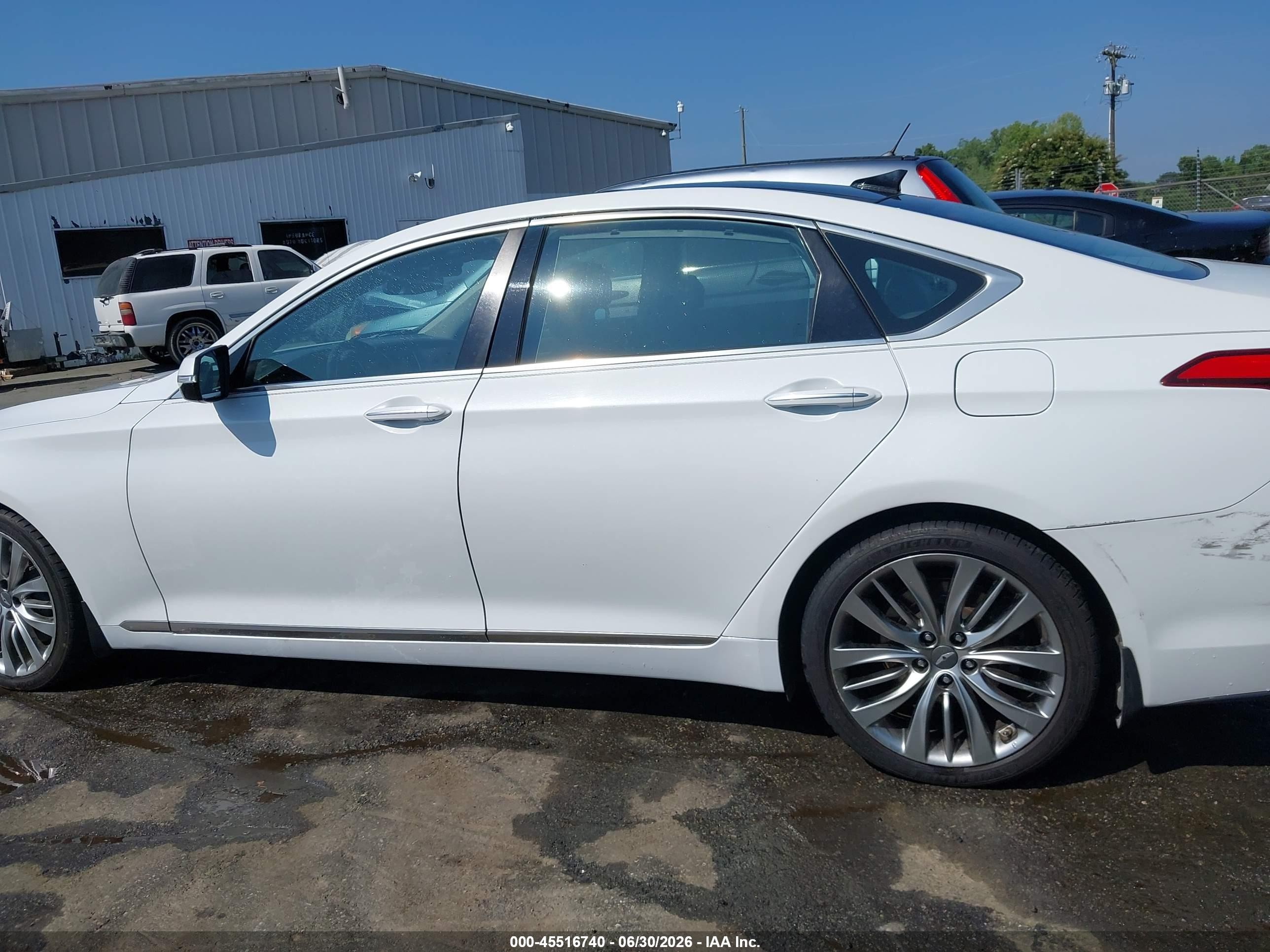 2015 Hyundai Genesis 5.0 White vin: KMHGN4JF8FU043217