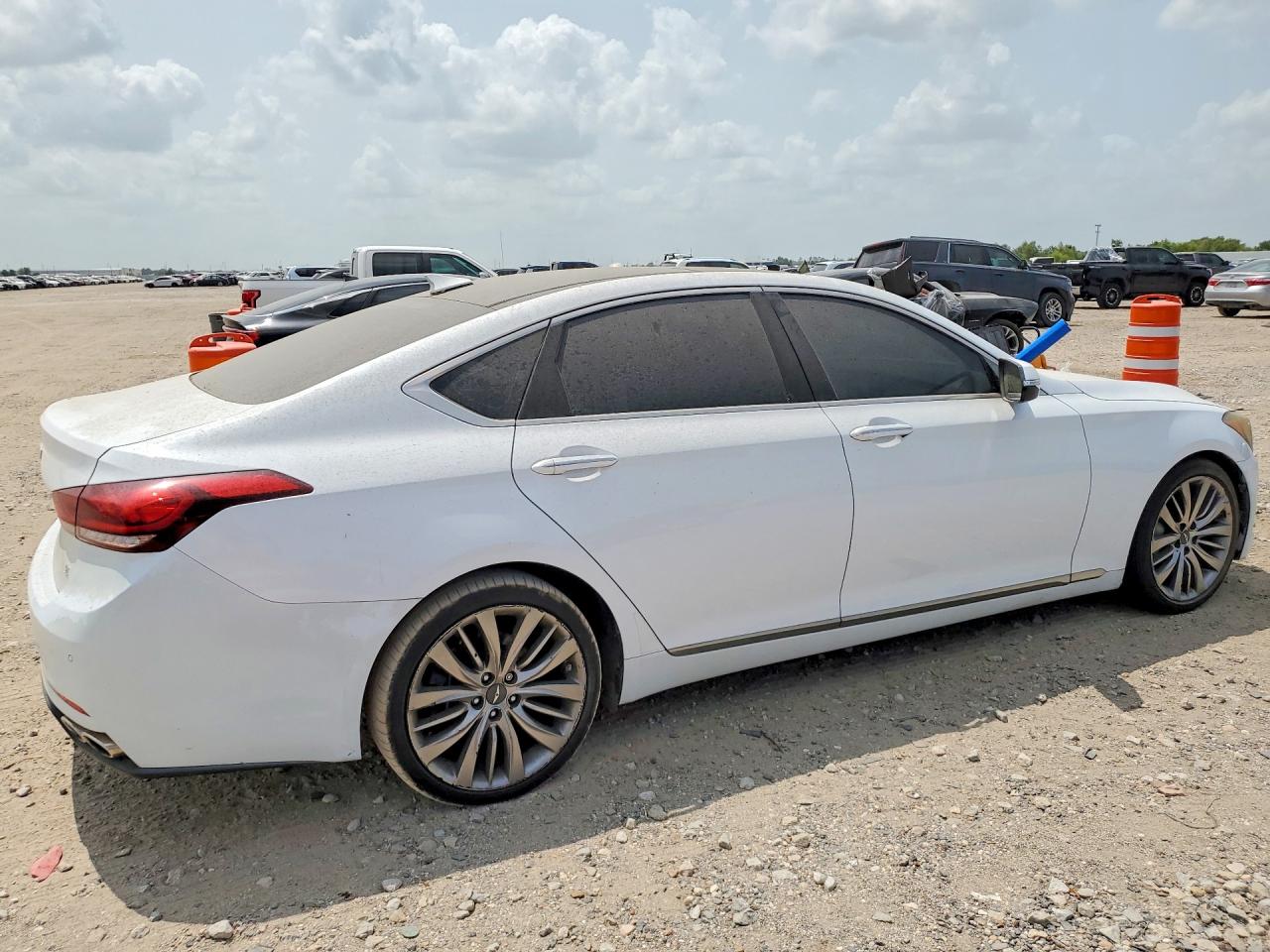 2015 Hyundai Genesis 5.0l White vin: KMHGN4JF9FU054517